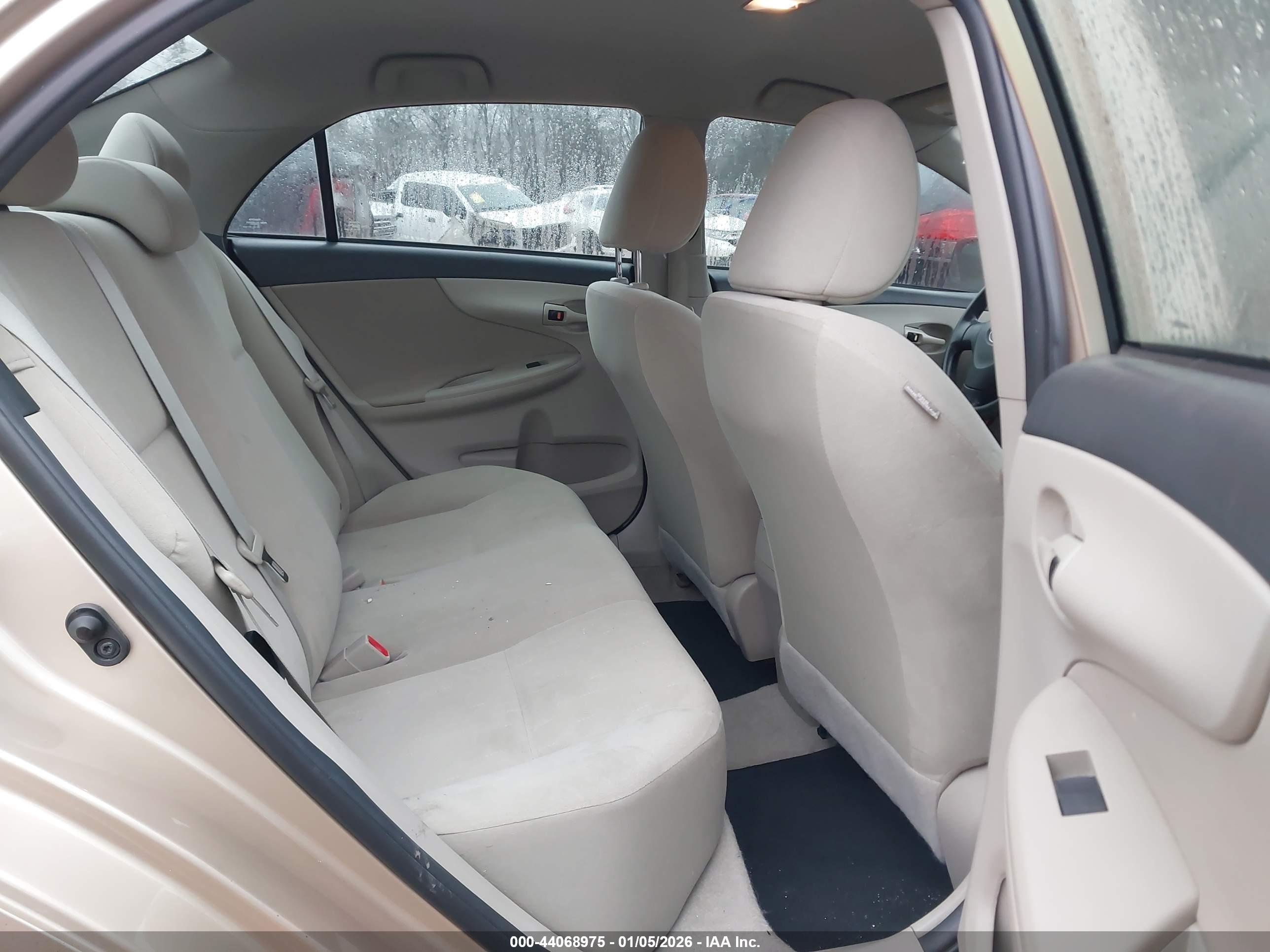 TOYOTA COROLLA image 8
