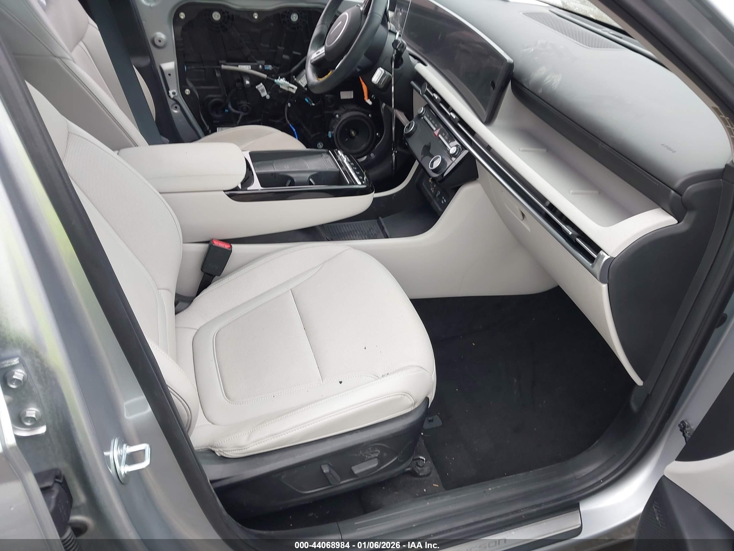 HYUNDAI TUCSON image 5