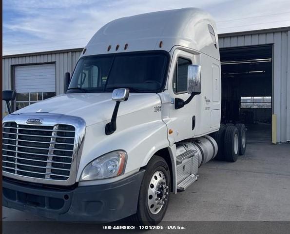 FREIGHTLINER CASCADIA image 2