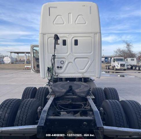 FREIGHTLINER CASCADIA image 8