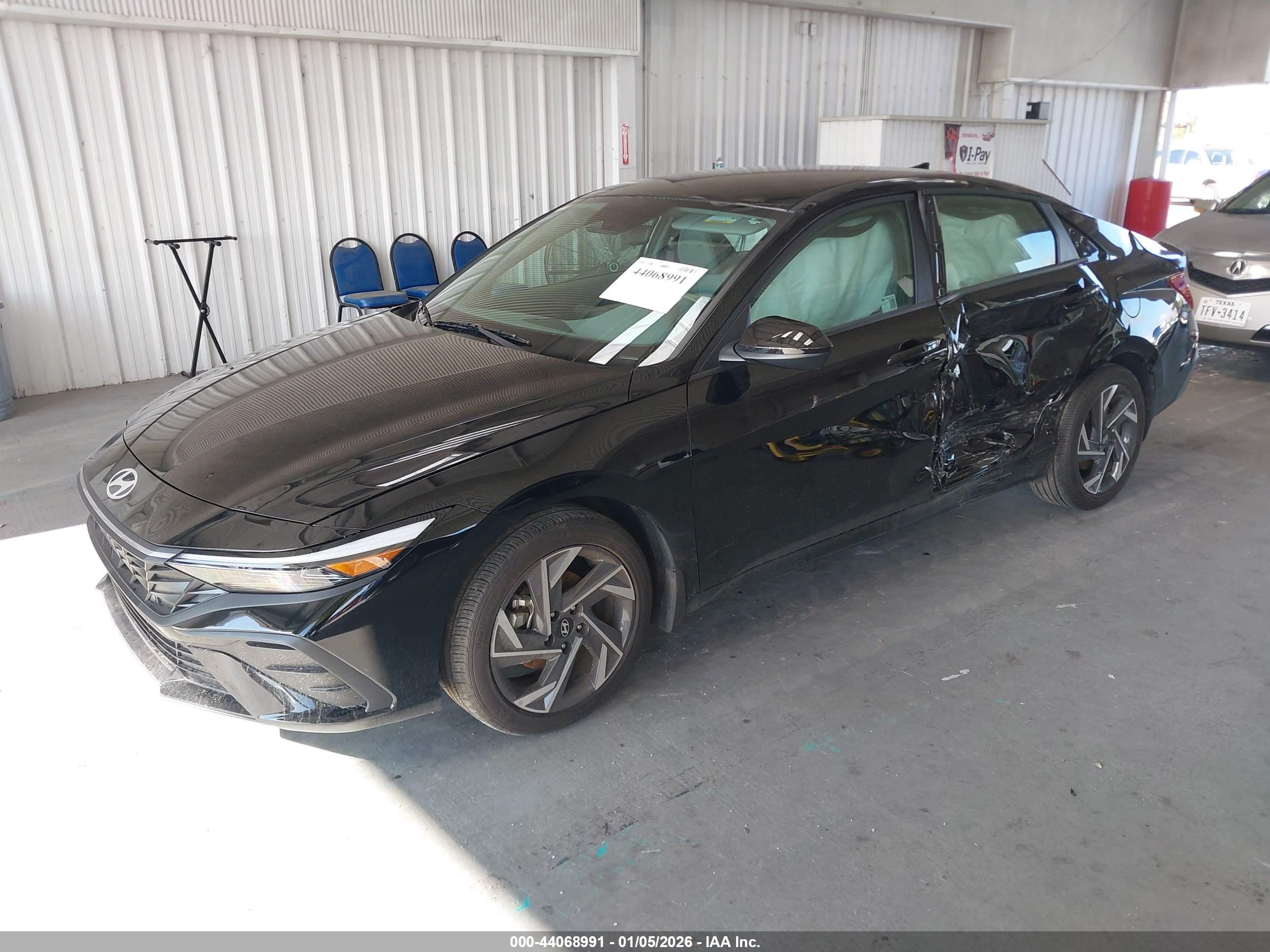 HYUNDAI ELANTRA image 2