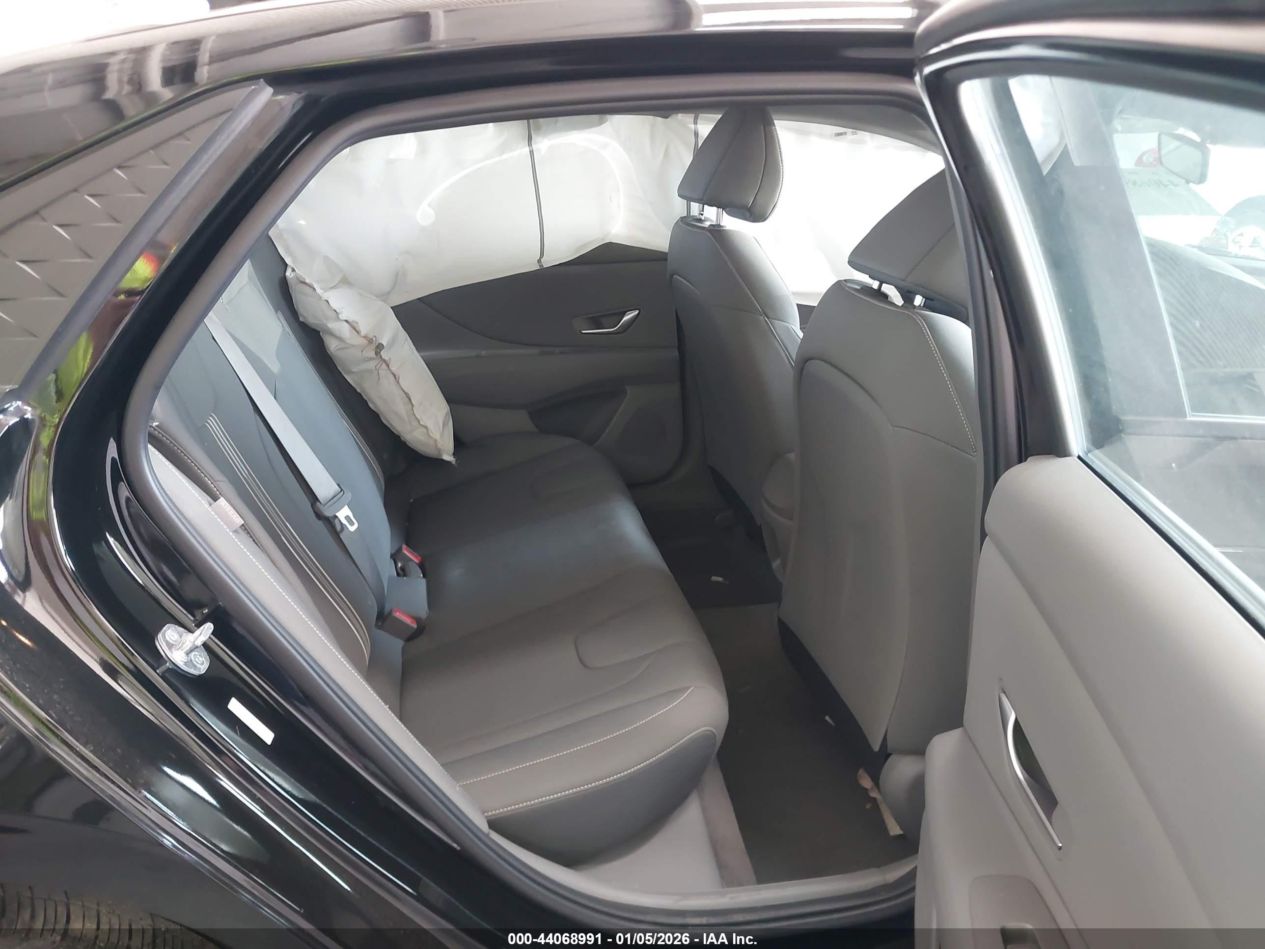 HYUNDAI ELANTRA image 8