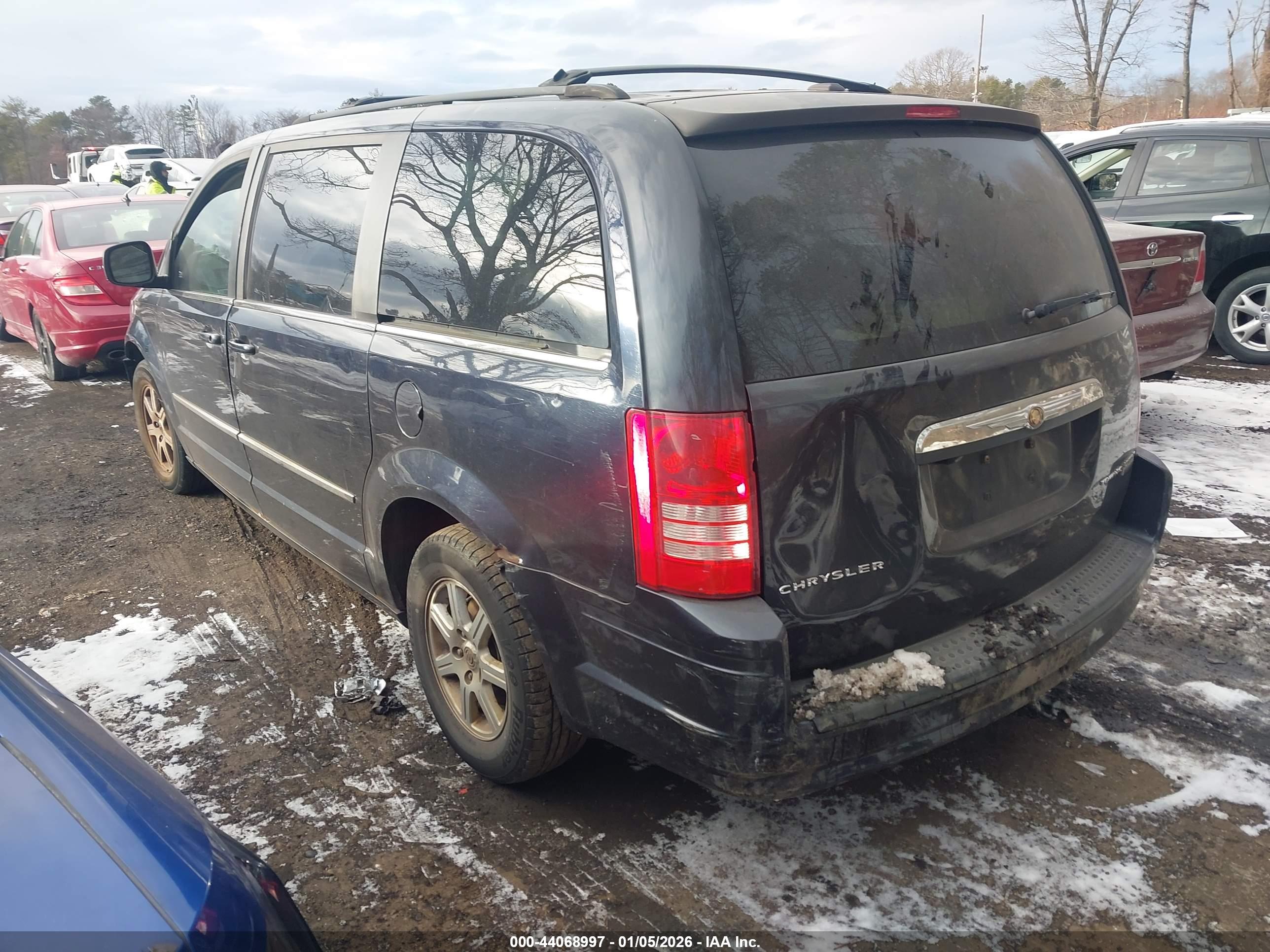 CHRYSLER TOWN image 3