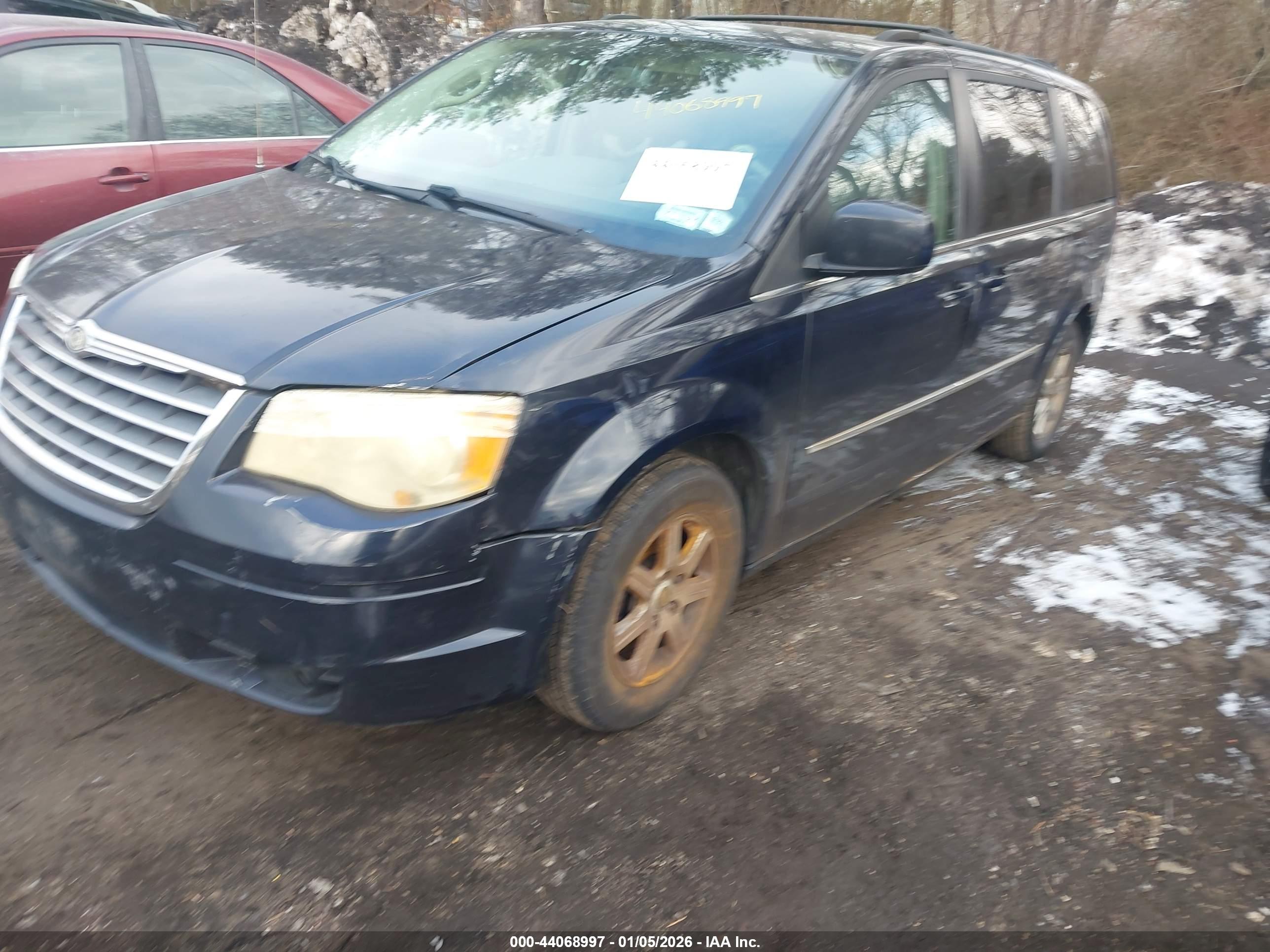 CHRYSLER TOWN image 6