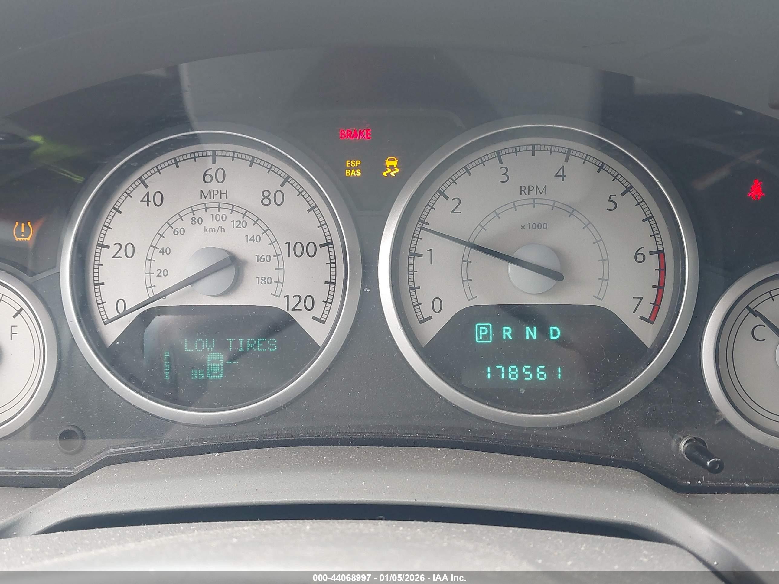CHRYSLER TOWN image 7