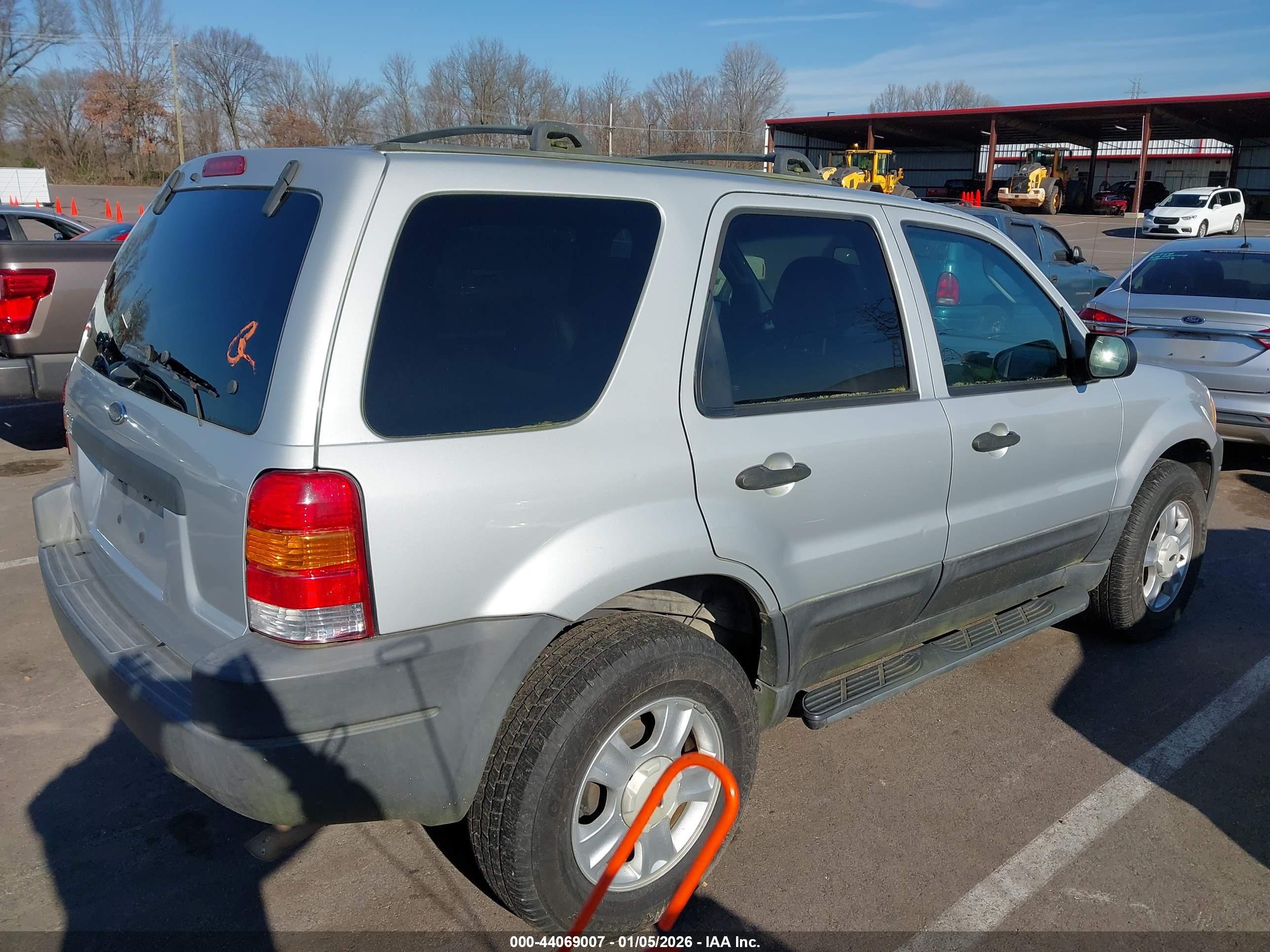 FORD ESCAPE image 4