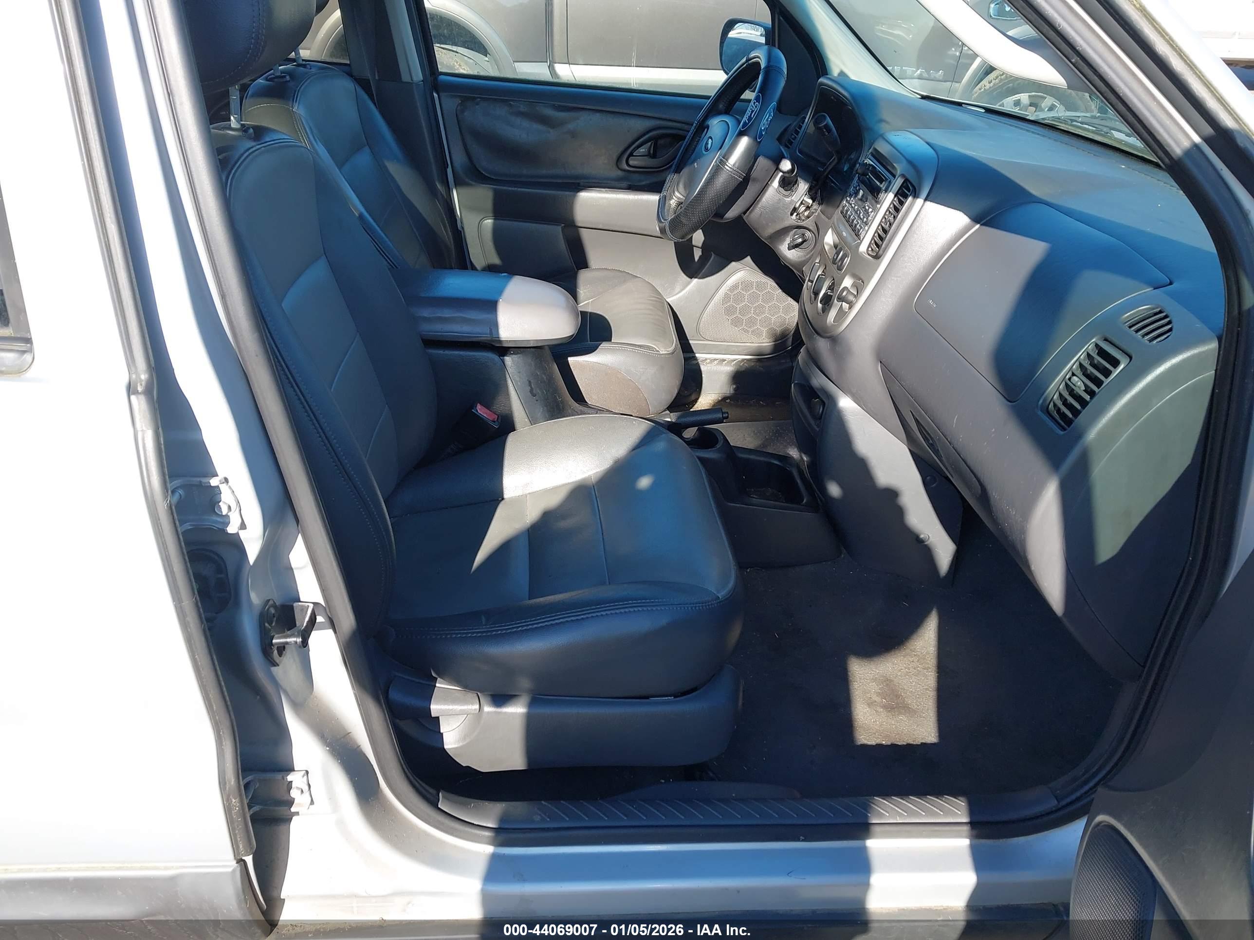 FORD ESCAPE image 5