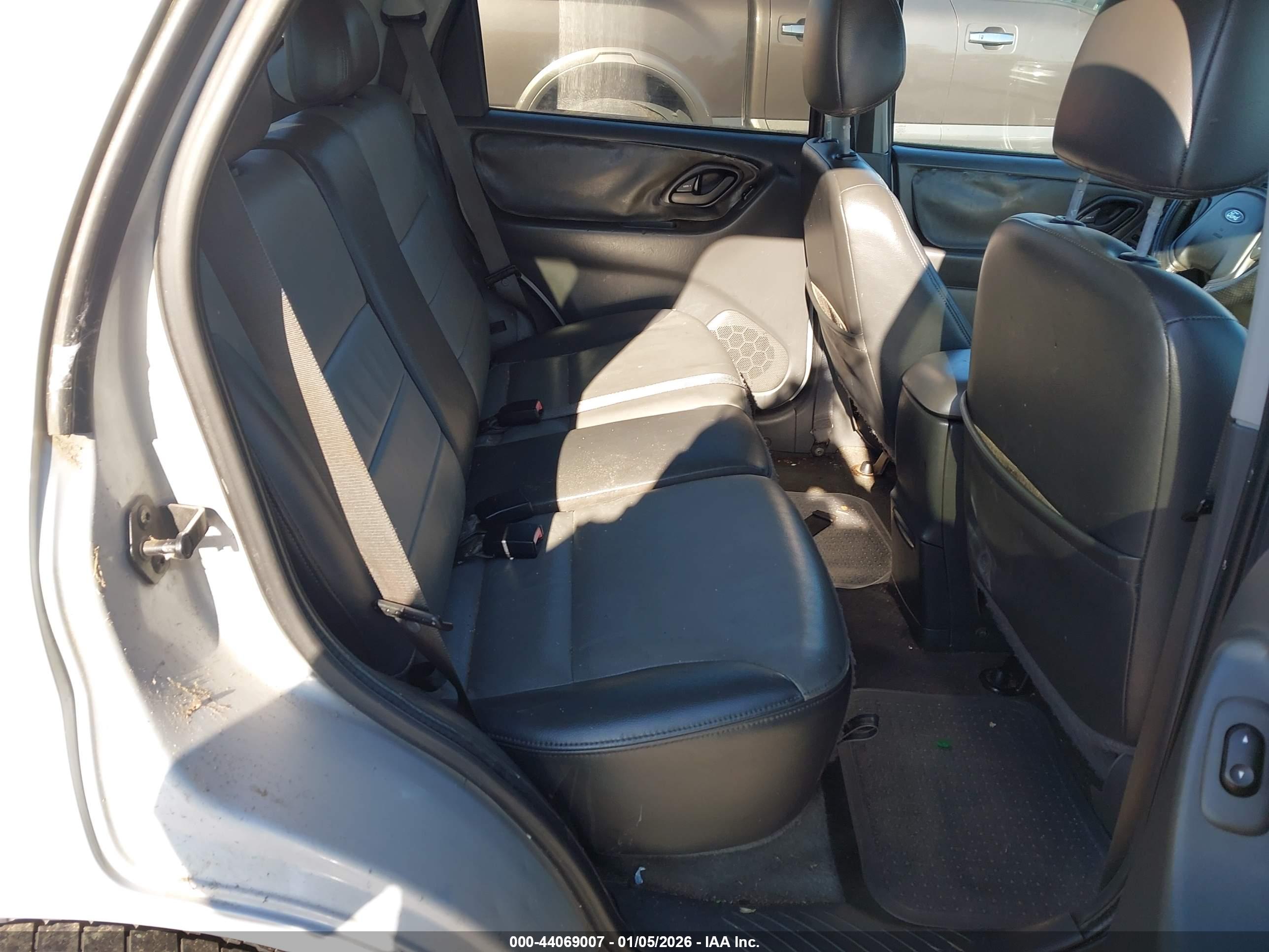FORD ESCAPE image 8