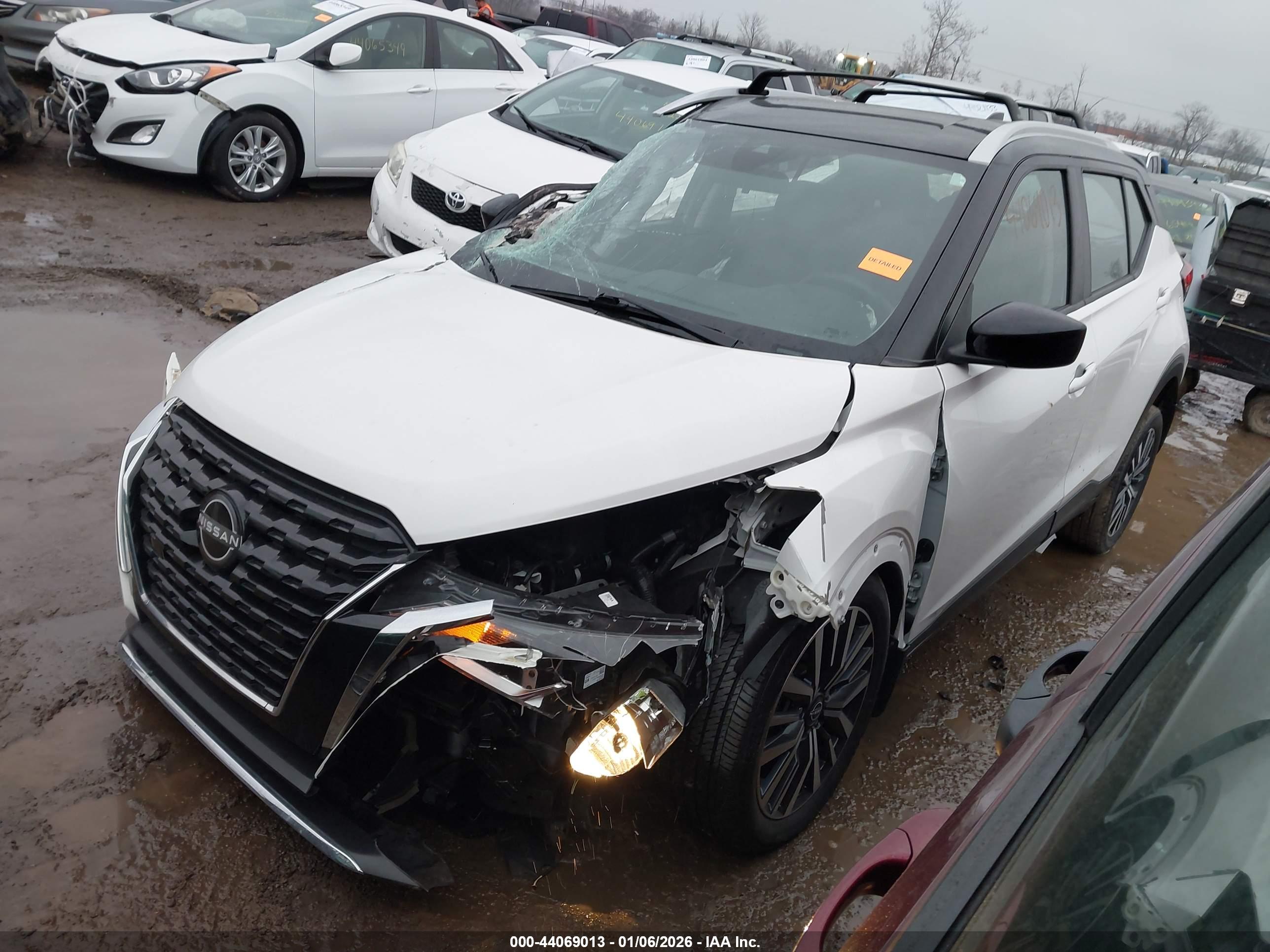 NISSAN KICKS image 2