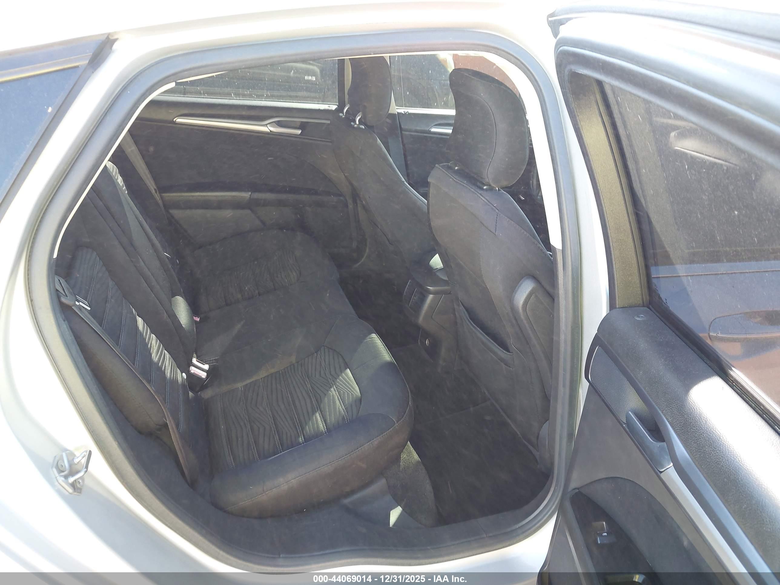 FORD FUSION image 8