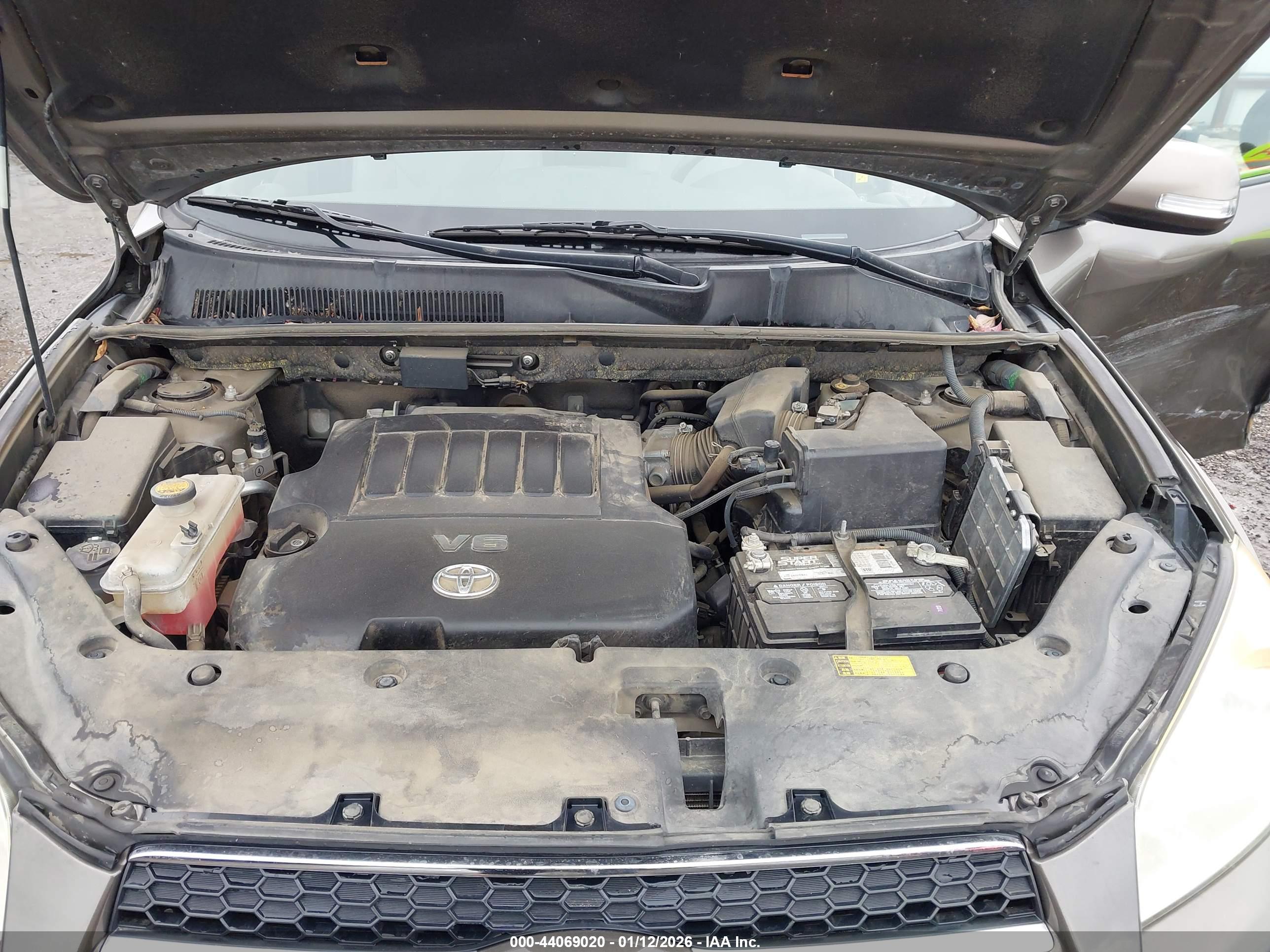 TOYOTA RAV4 image 10