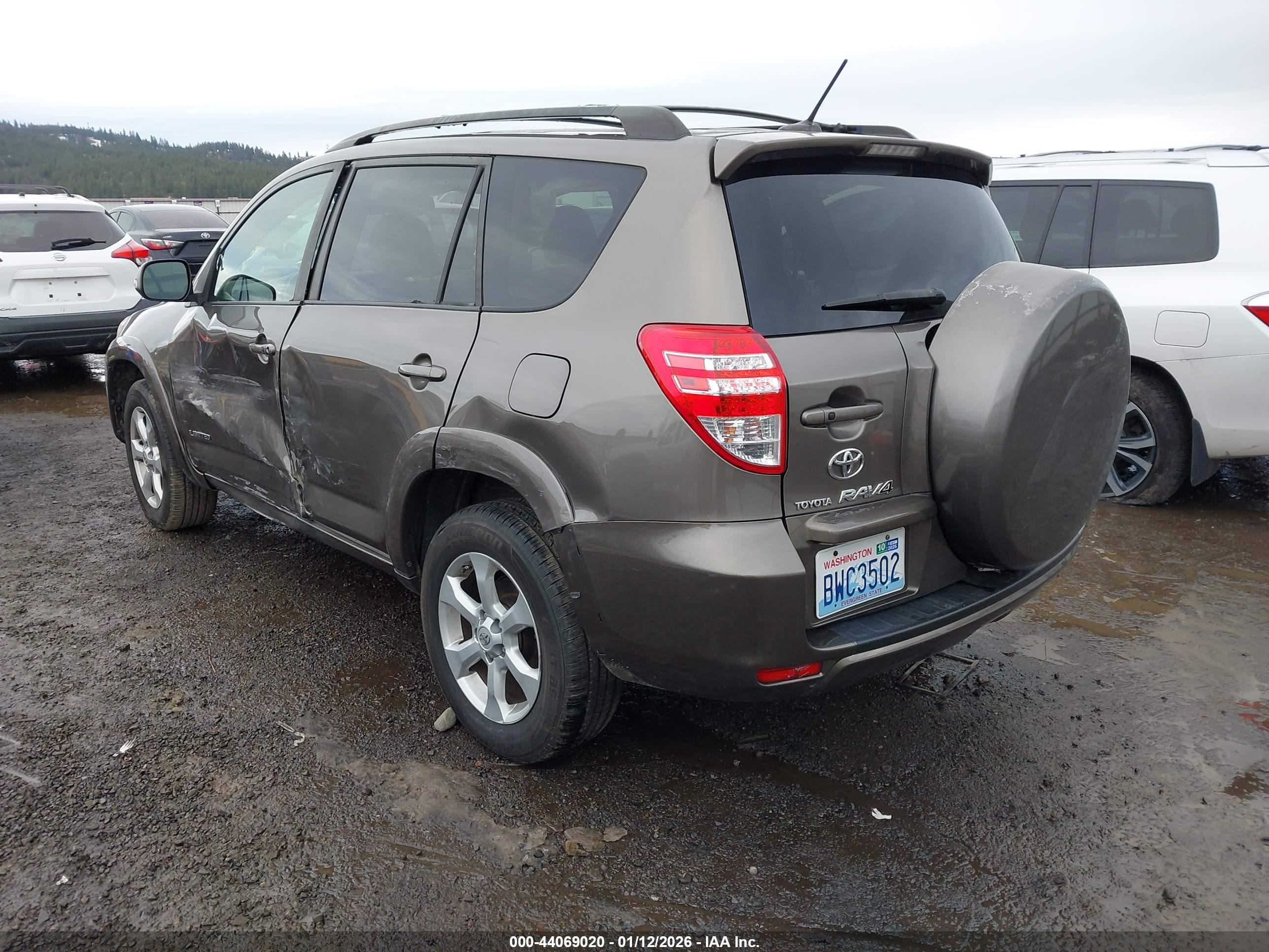 TOYOTA RAV4 image 3