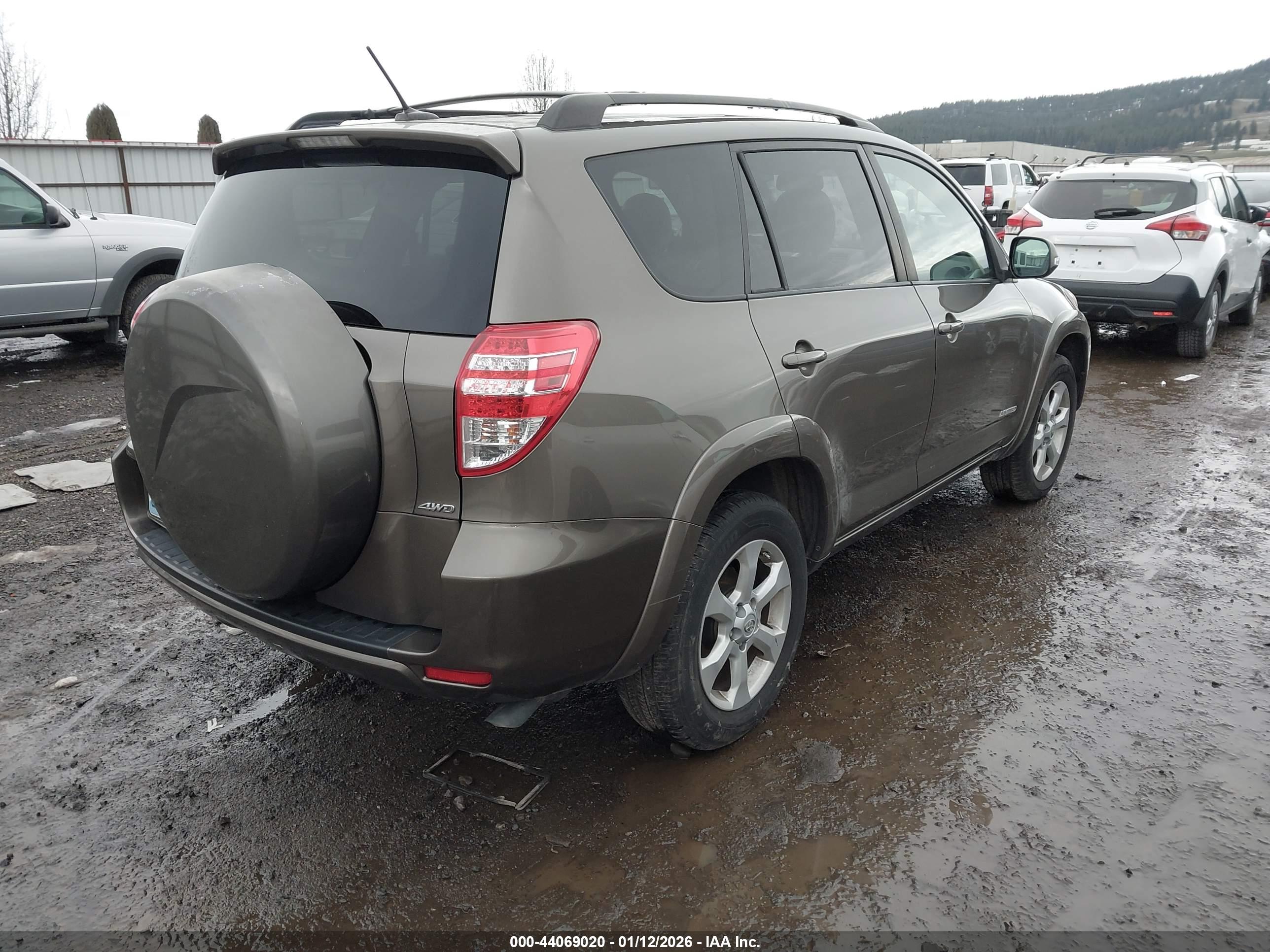TOYOTA RAV4 image 4