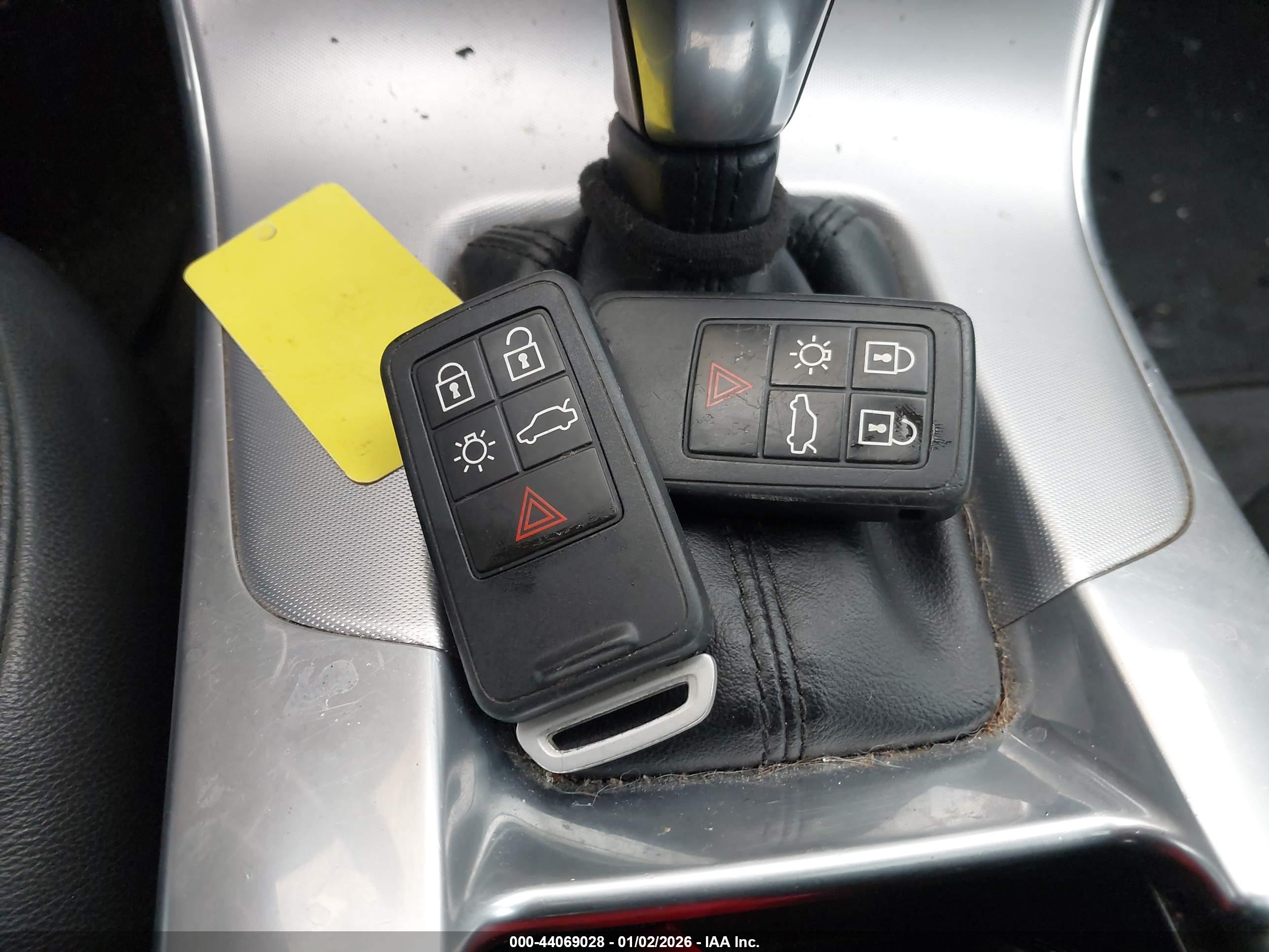 VOLVO V60 image 11