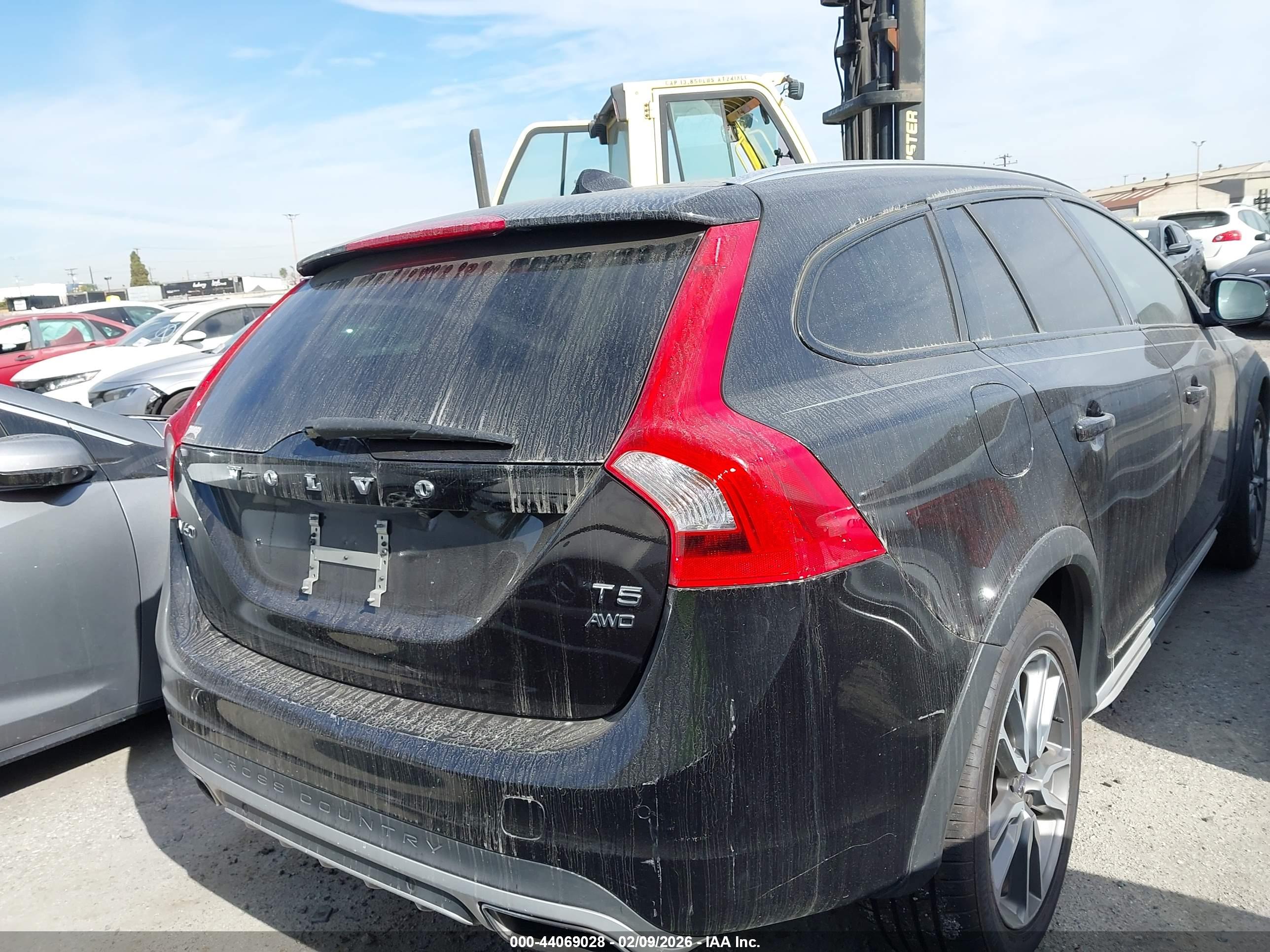 VOLVO V60 image 4
