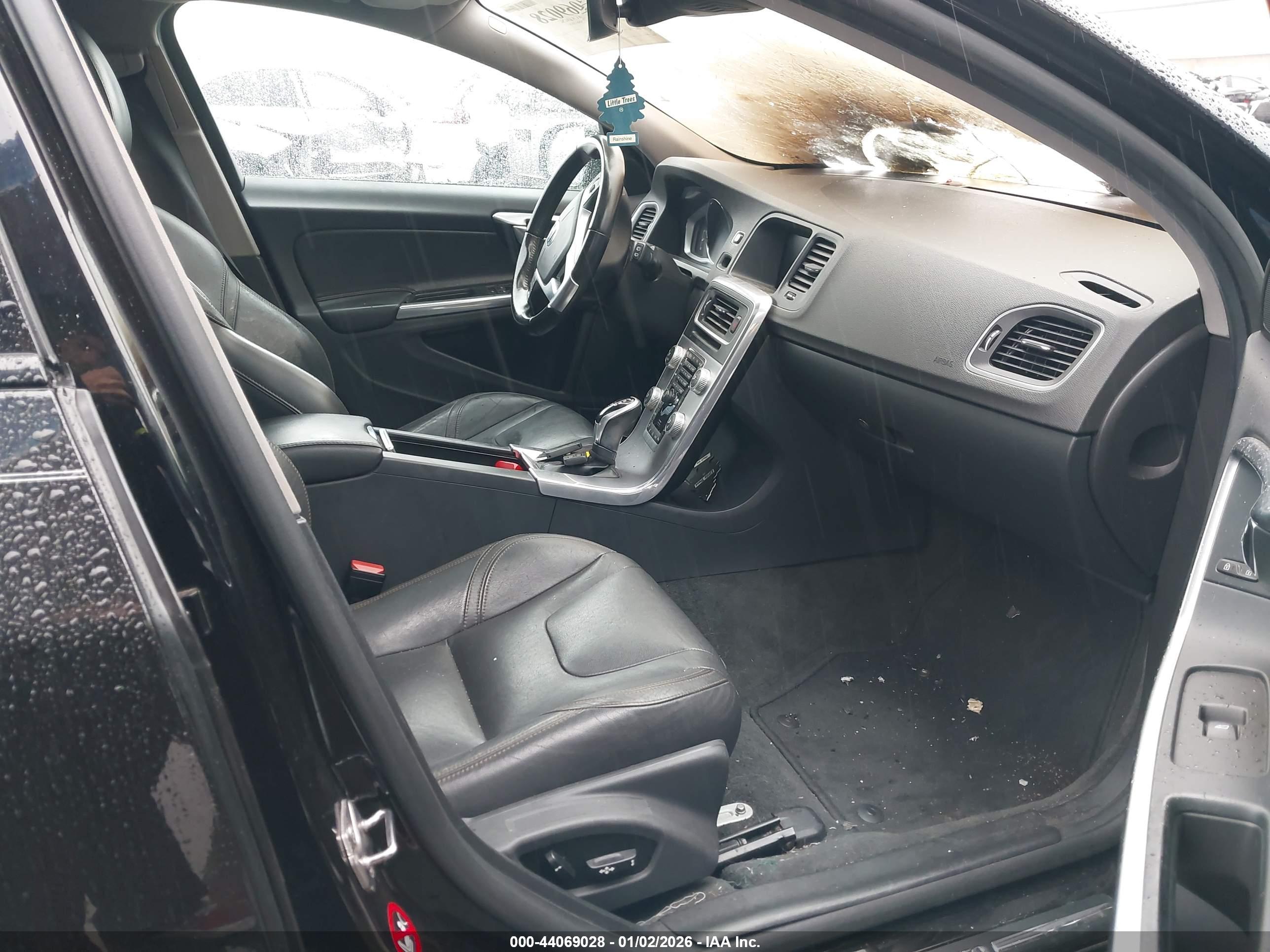 VOLVO V60 image 5