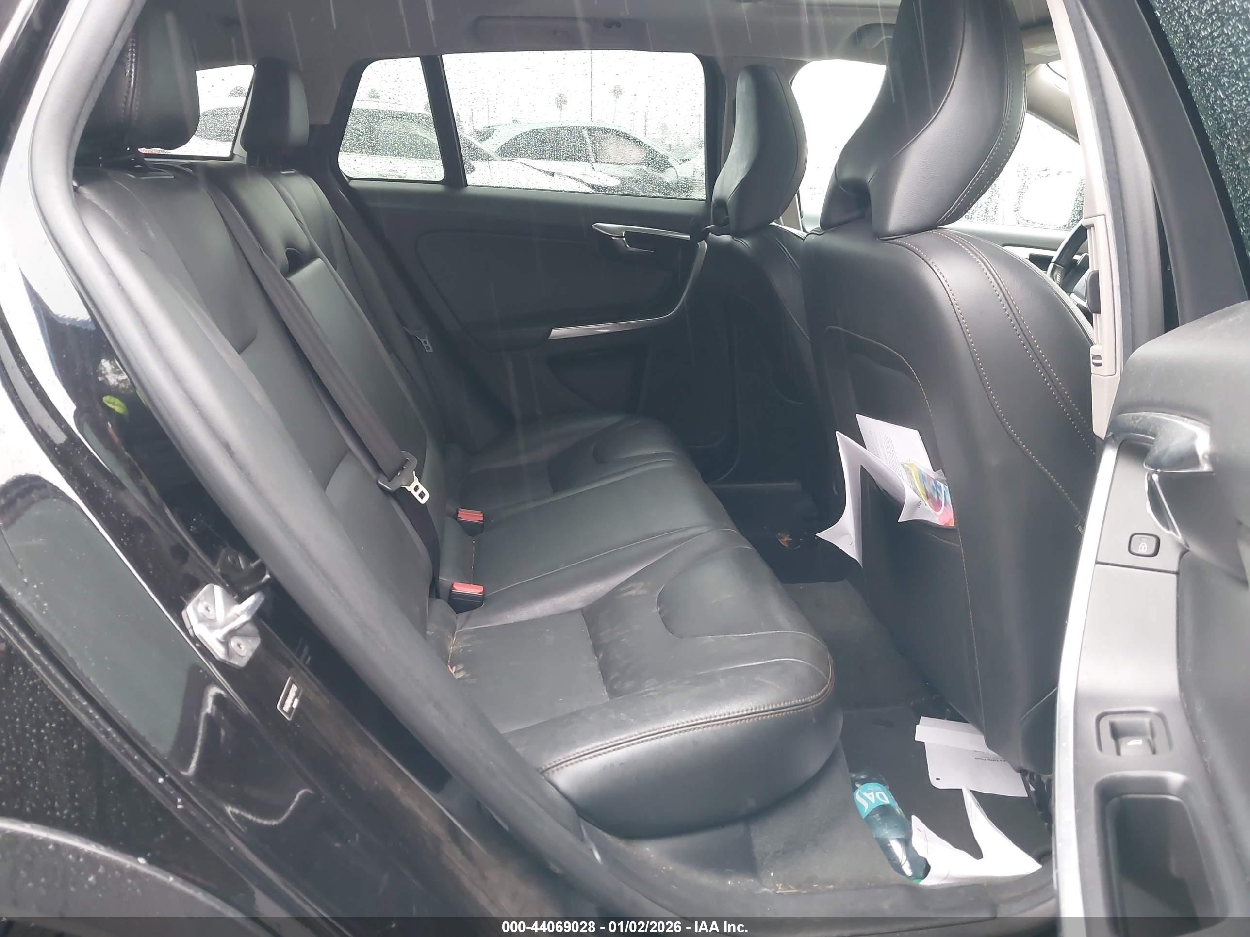VOLVO V60 image 8