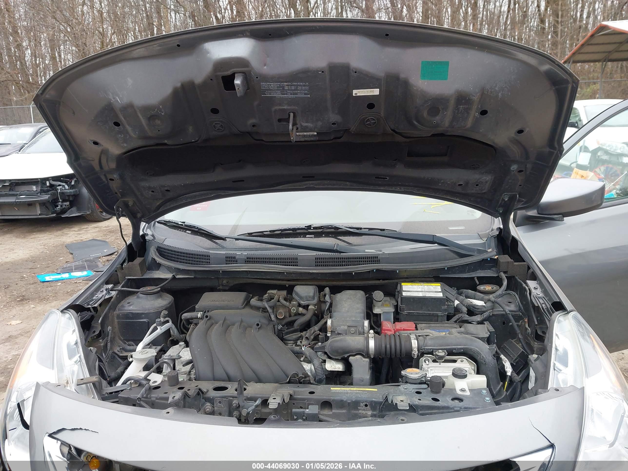 NISSAN VERSA image 10