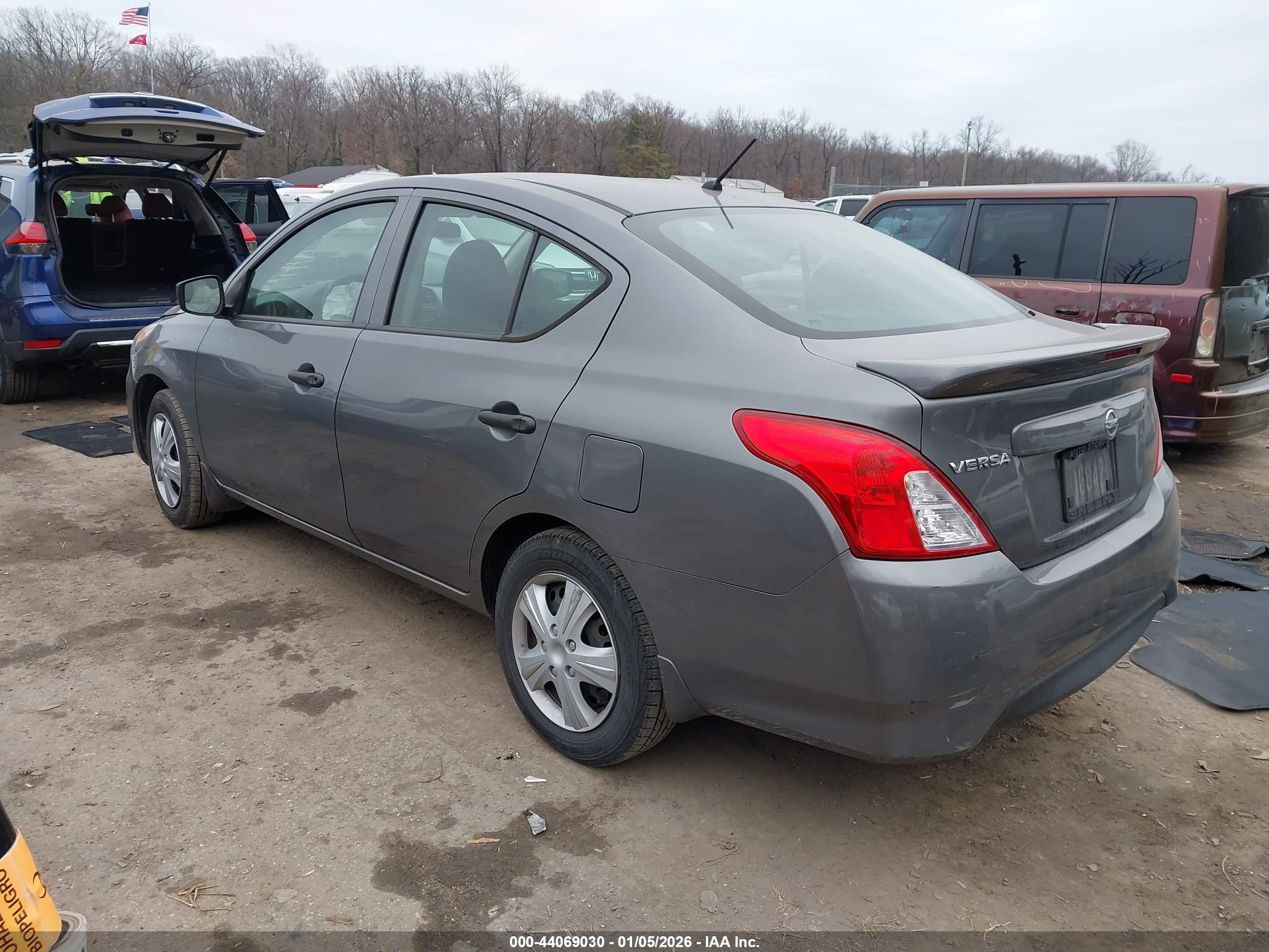 NISSAN VERSA image 3