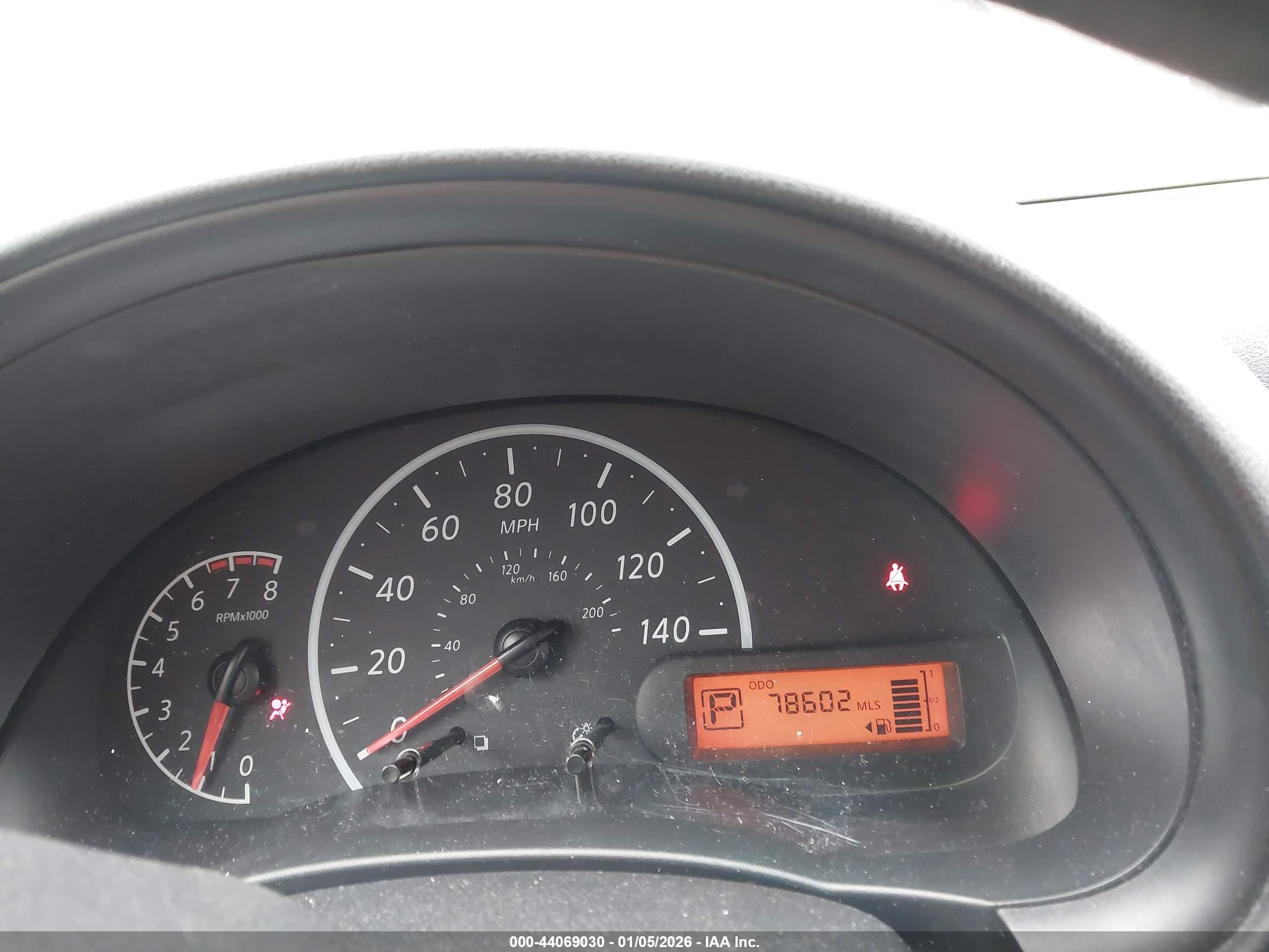 NISSAN VERSA image 7