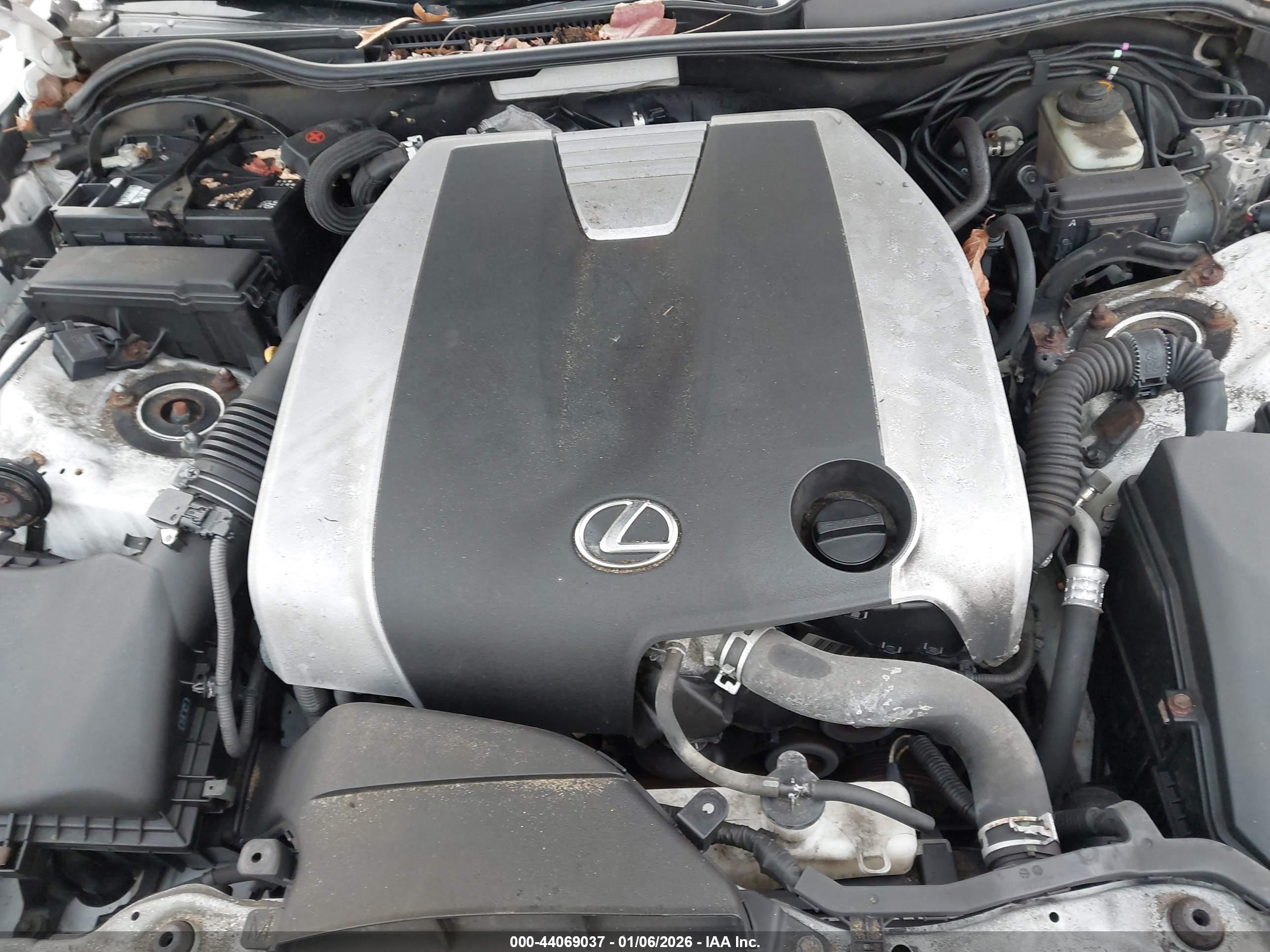 LEXUS IS image 10
