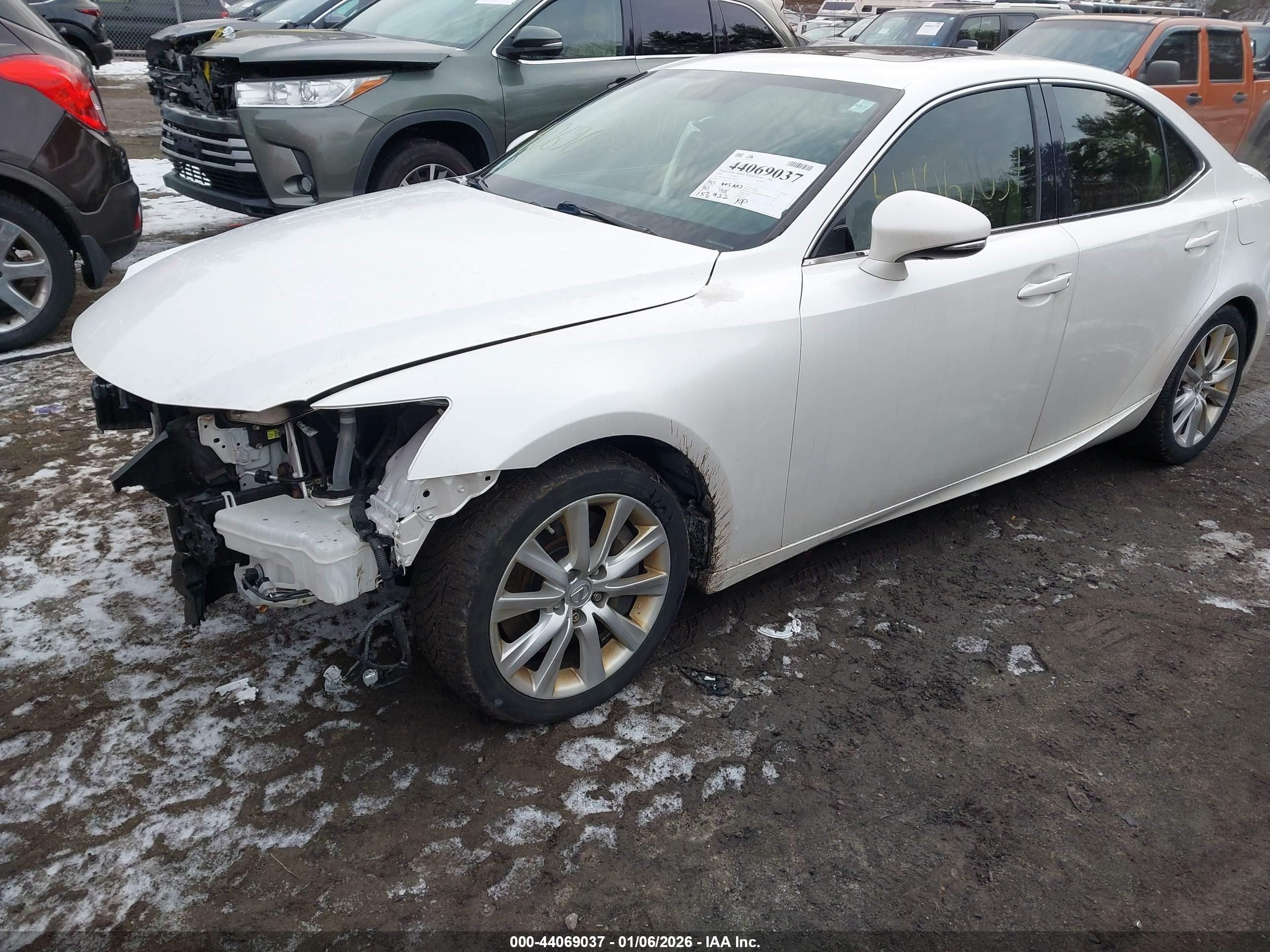LEXUS IS image 2