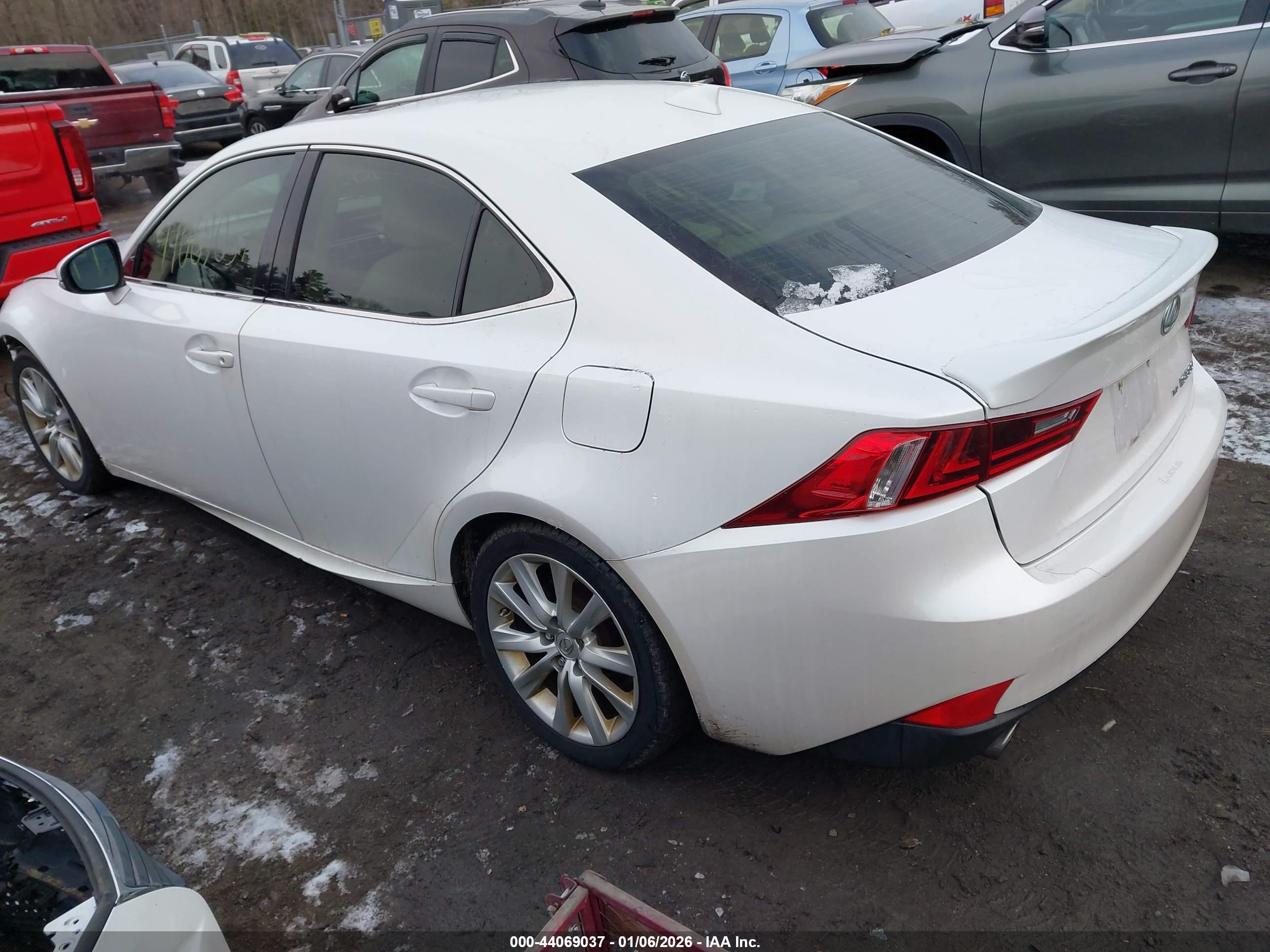 LEXUS IS image 3