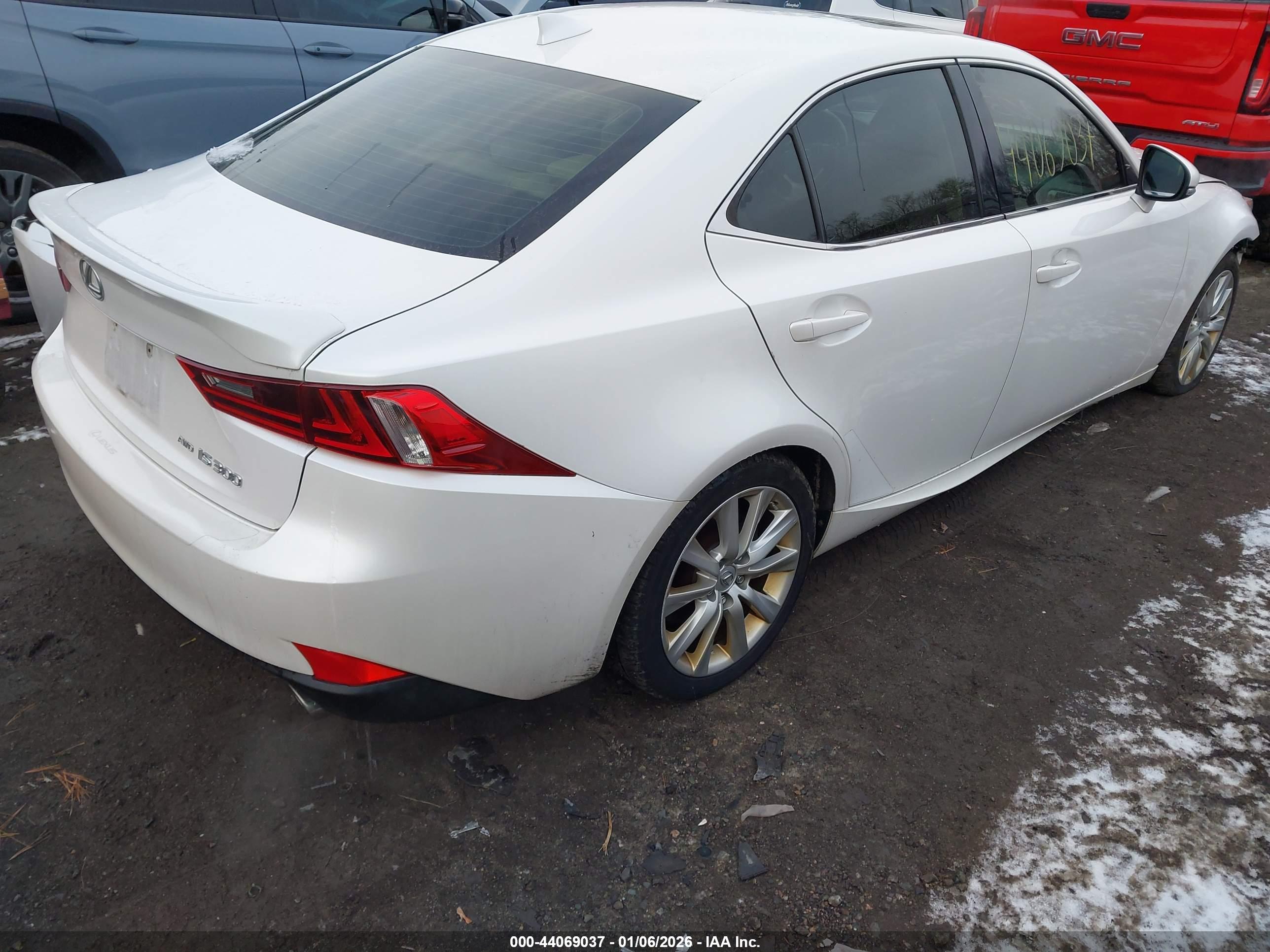 LEXUS IS image 4