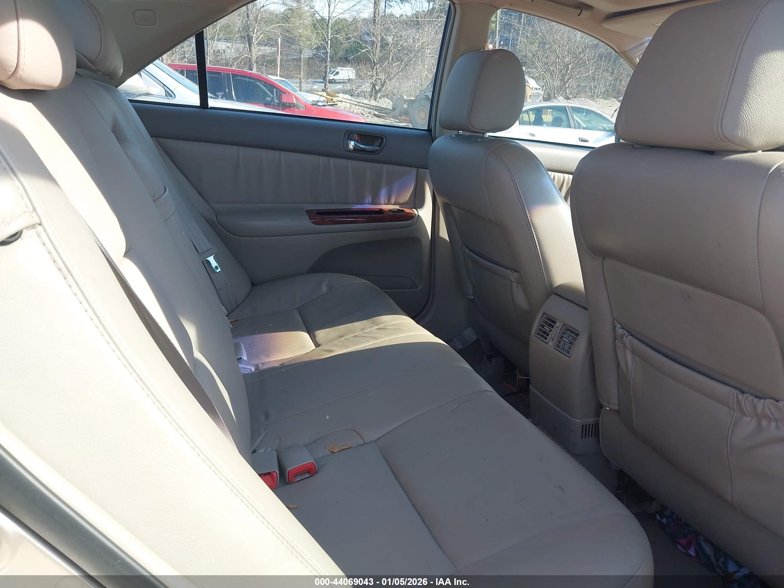 TOYOTA CAMRY image 8