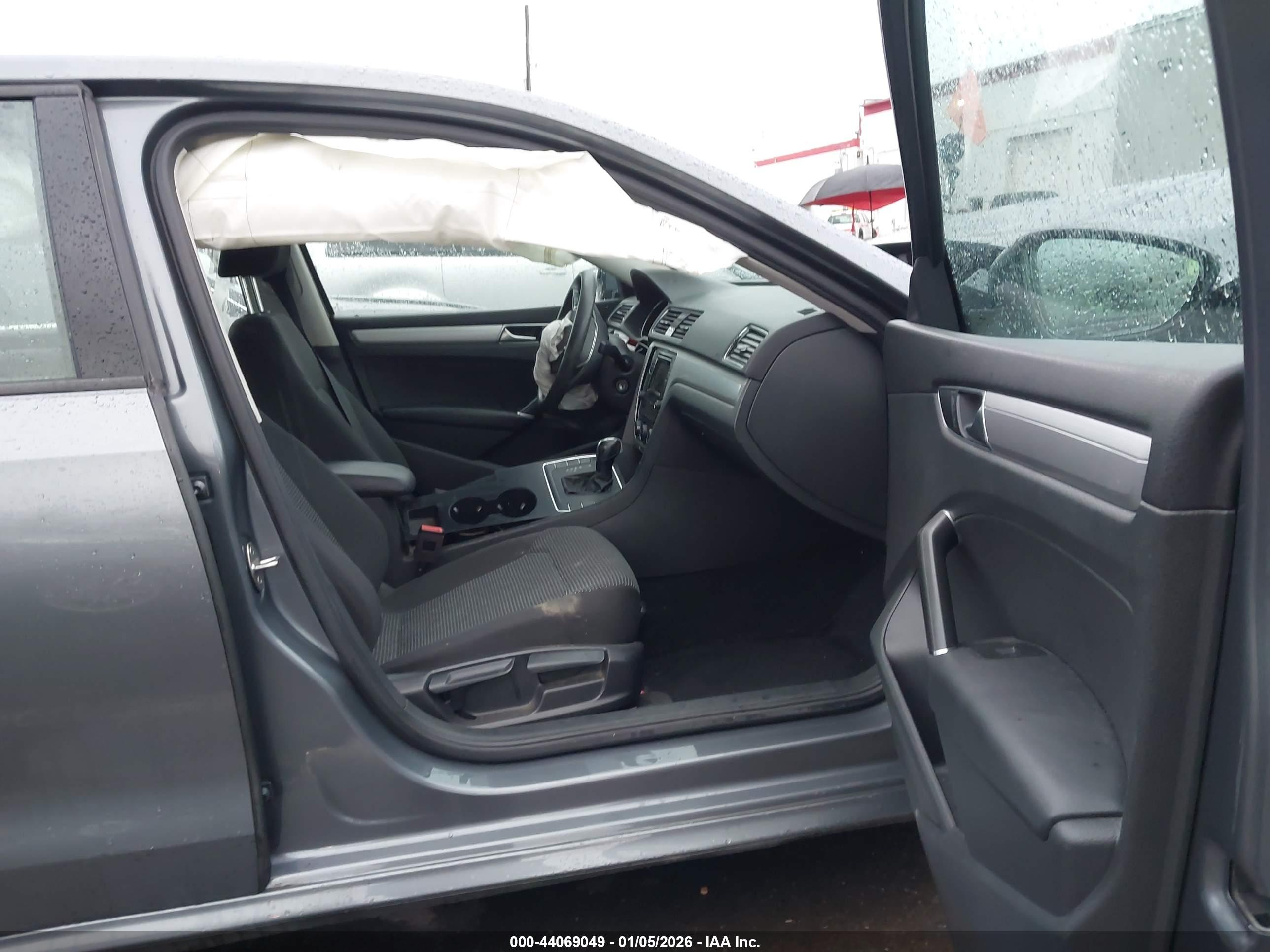 VOLKSWAGEN PASSAT image 5