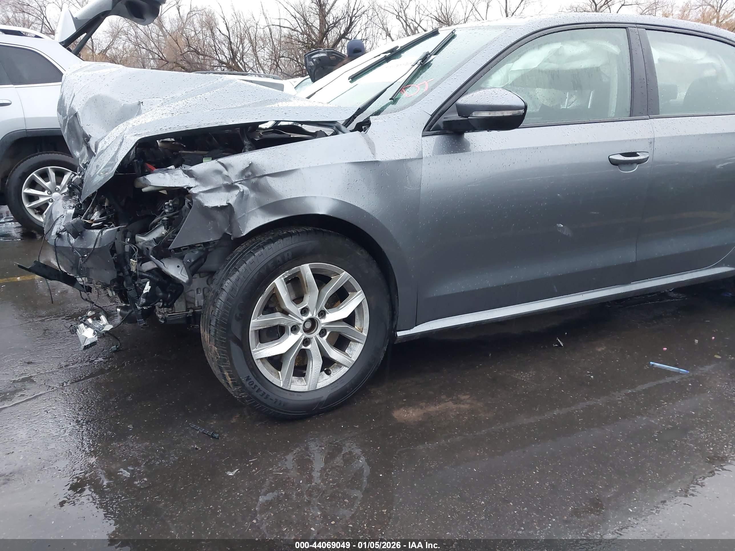 VOLKSWAGEN PASSAT image 6