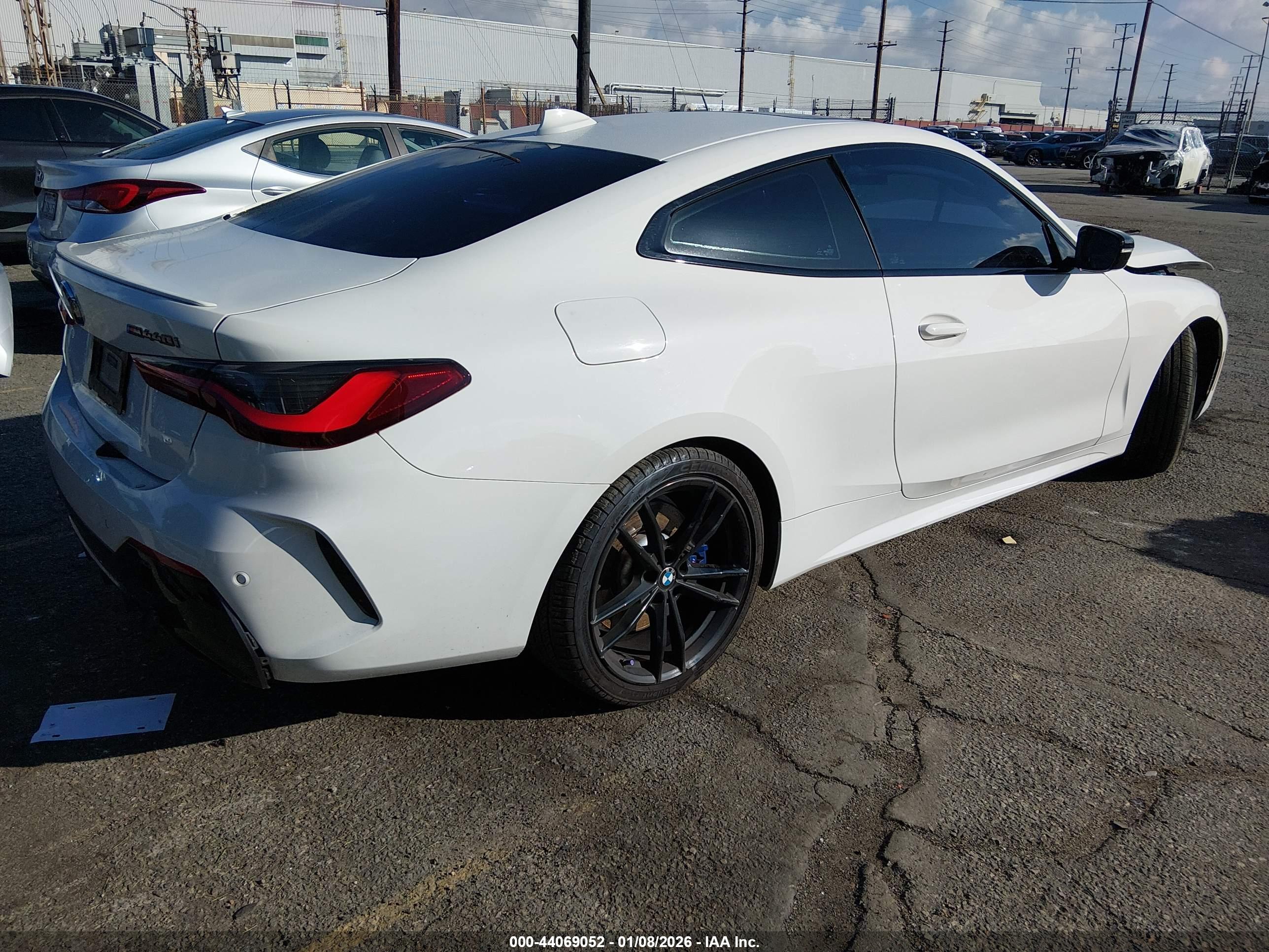 BMW M440I image 4