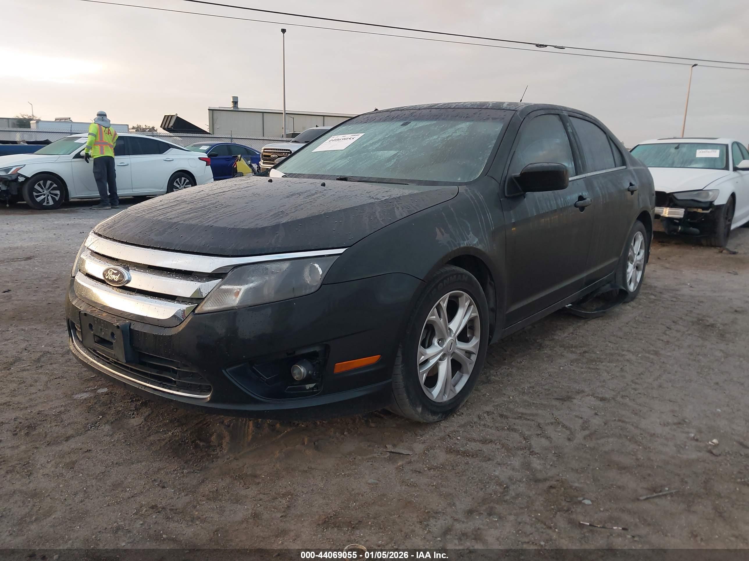 FORD FUSION image 2