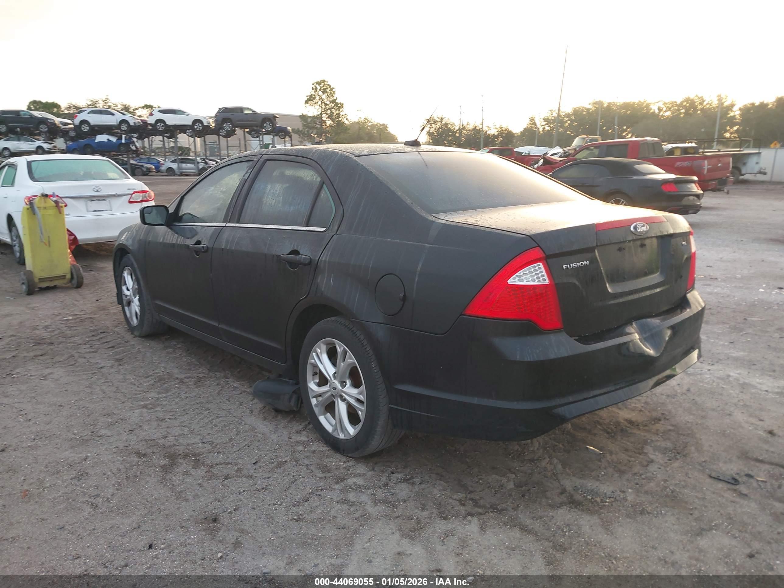 FORD FUSION image 3