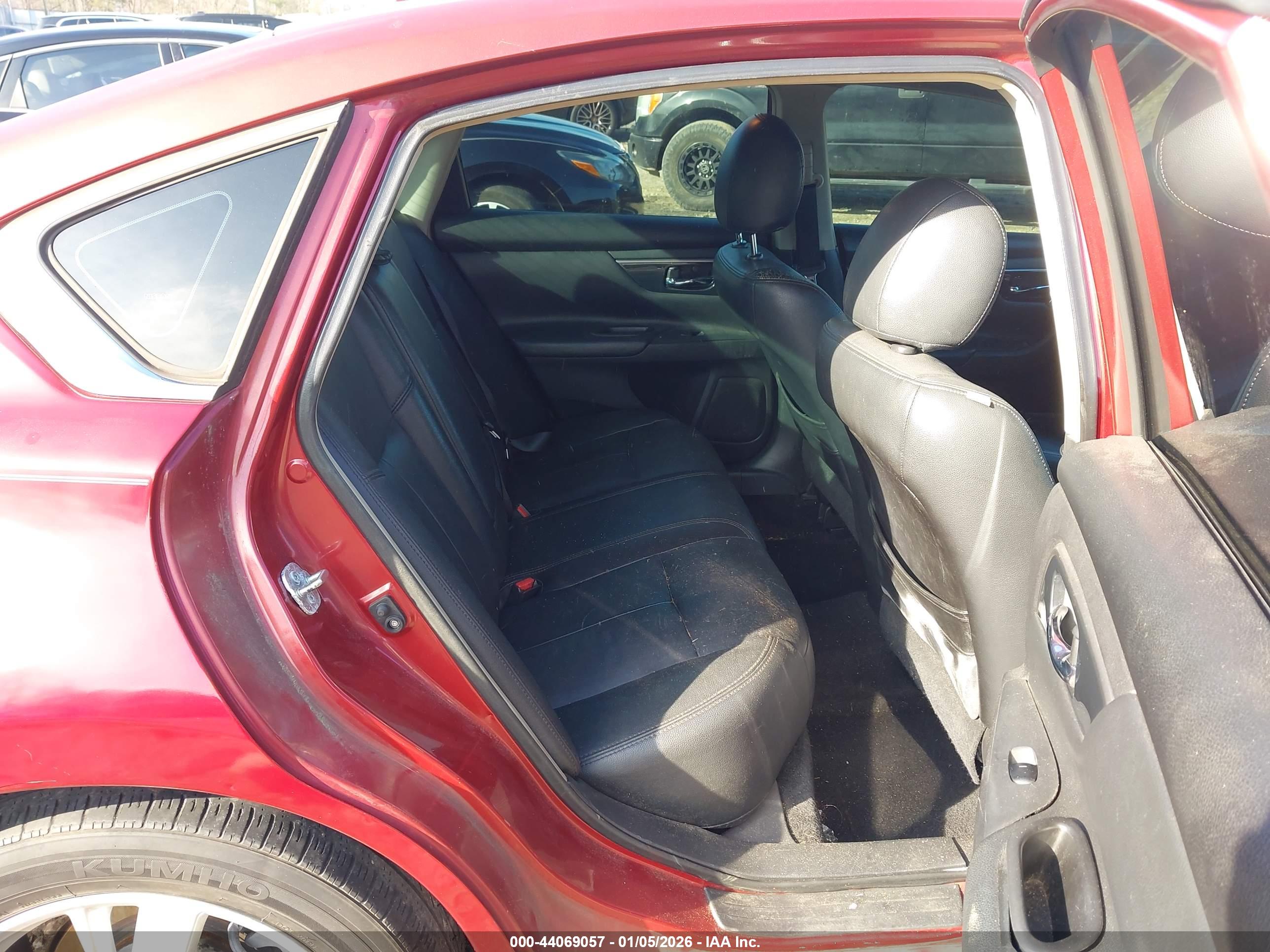 NISSAN ALTIMA image 8