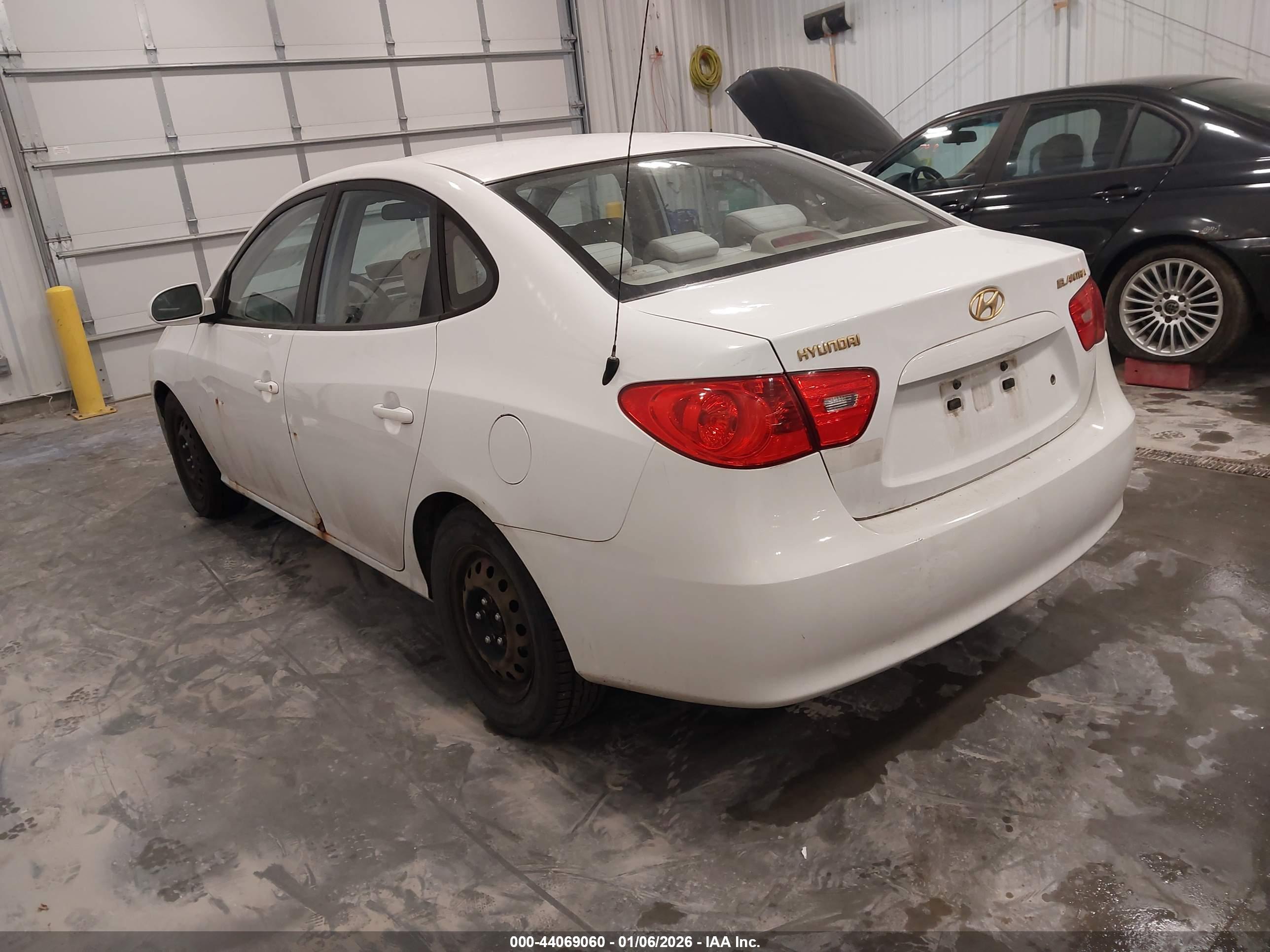 HYUNDAI ELANTRA image 3