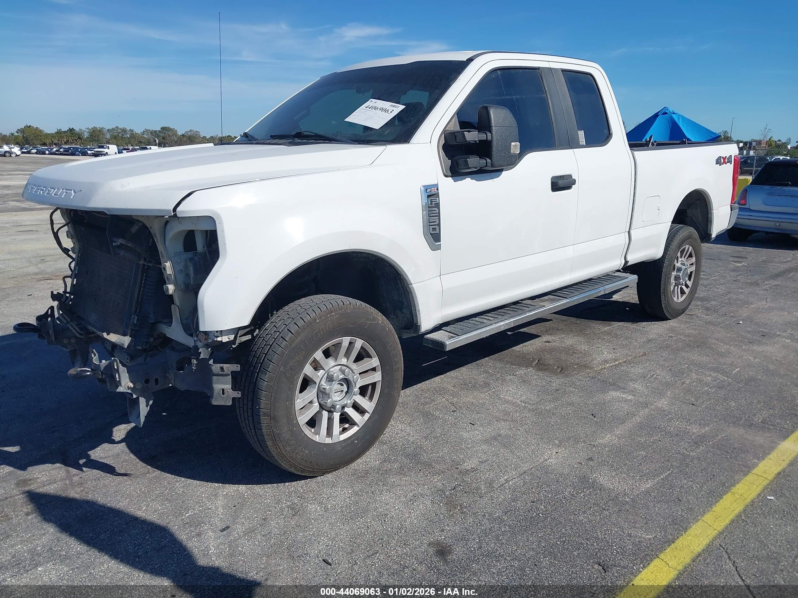 FORD F-250 image 2