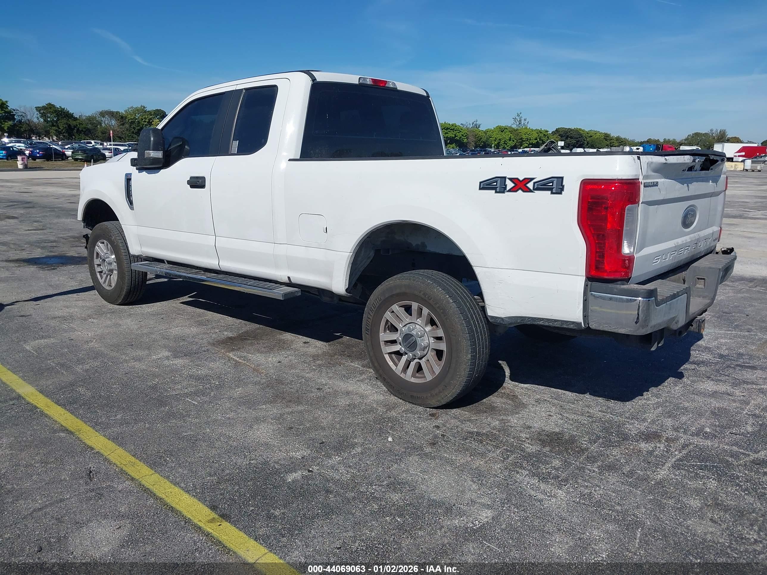 FORD F-250 image 3