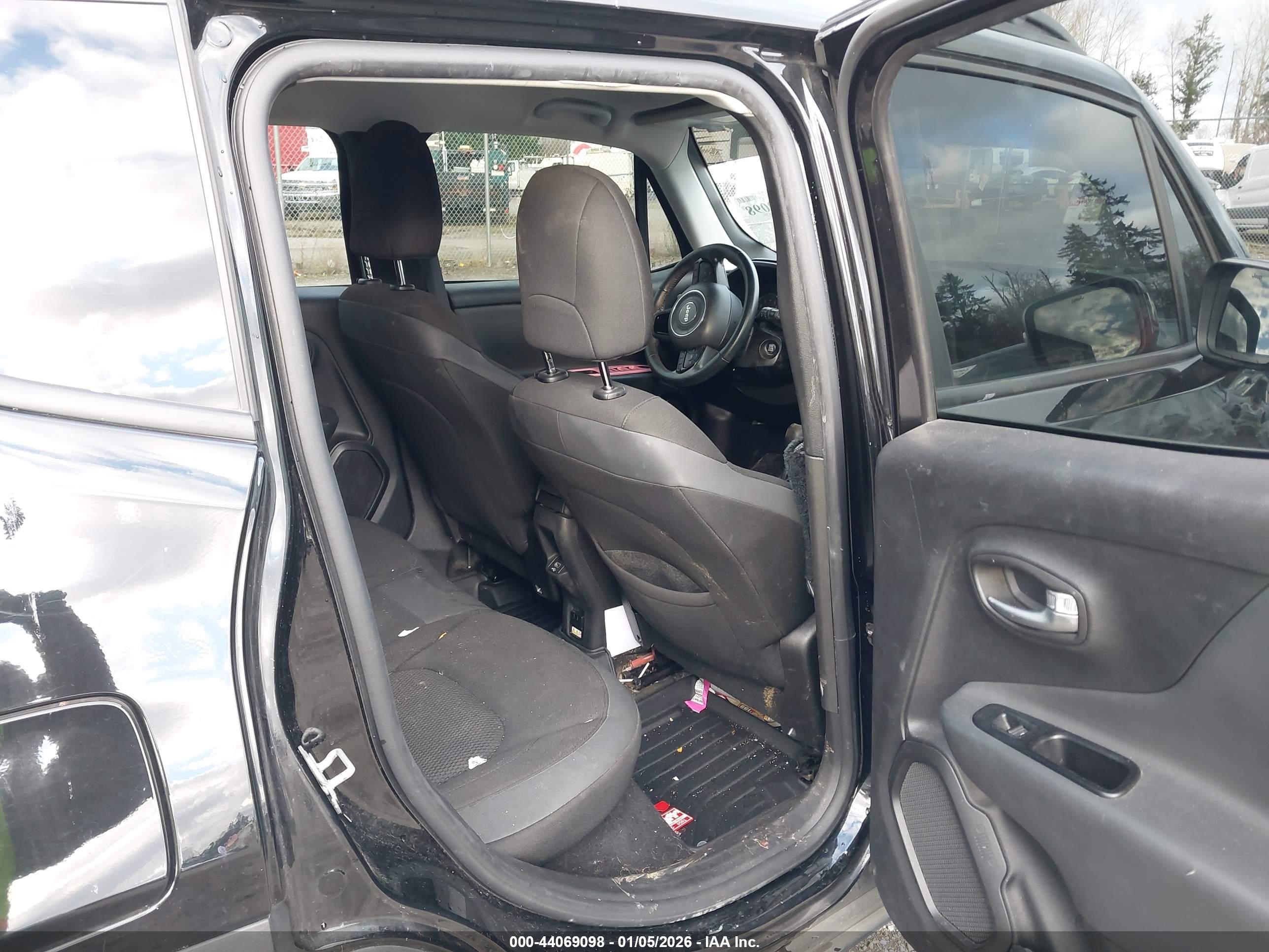 JEEP RENEGADE image 8