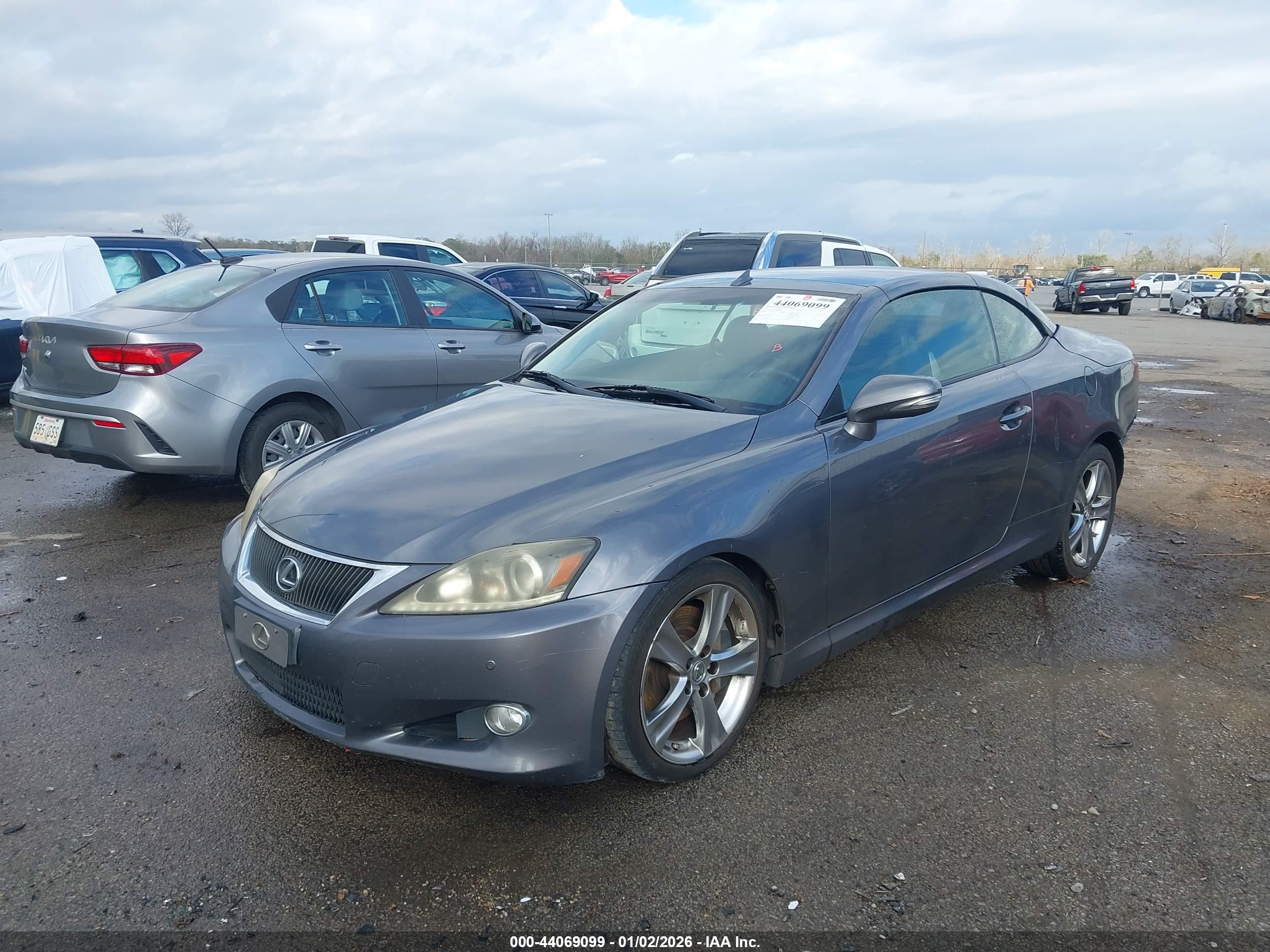 LEXUS IS image 2
