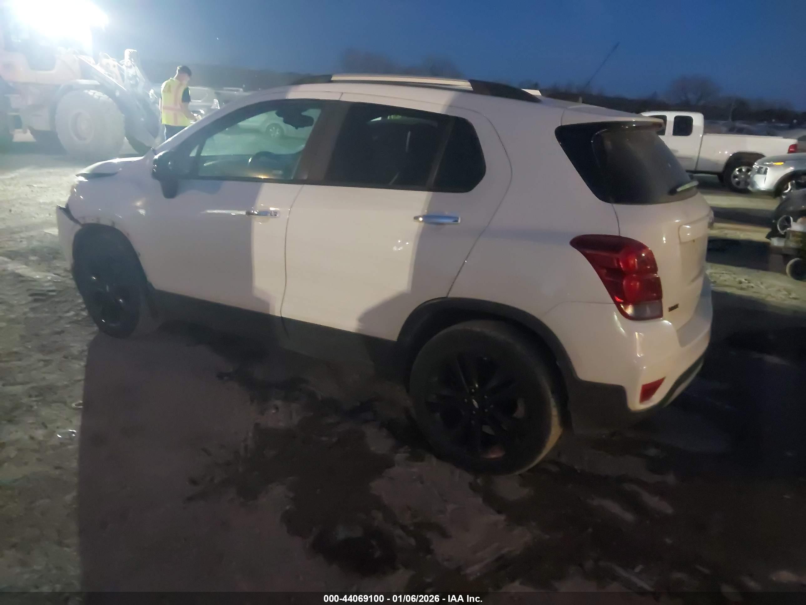 CHEVROLET TRAX image 3