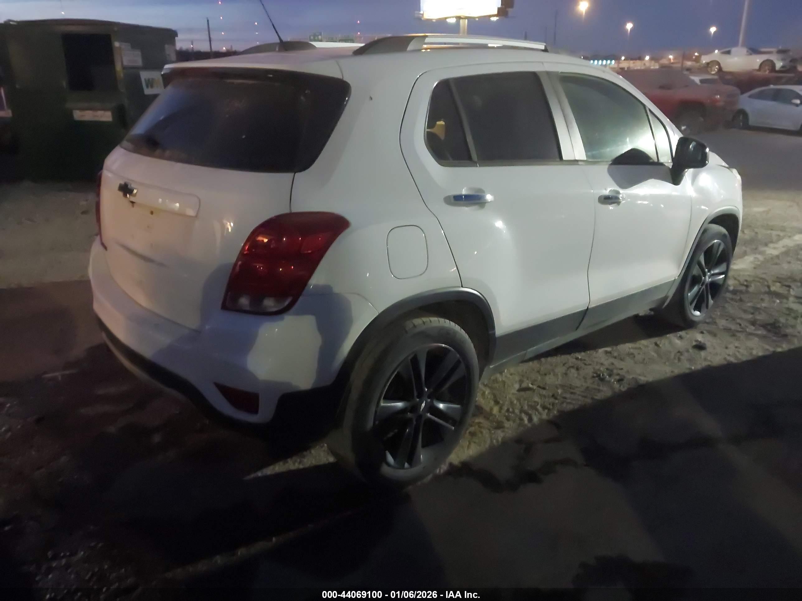 CHEVROLET TRAX image 4