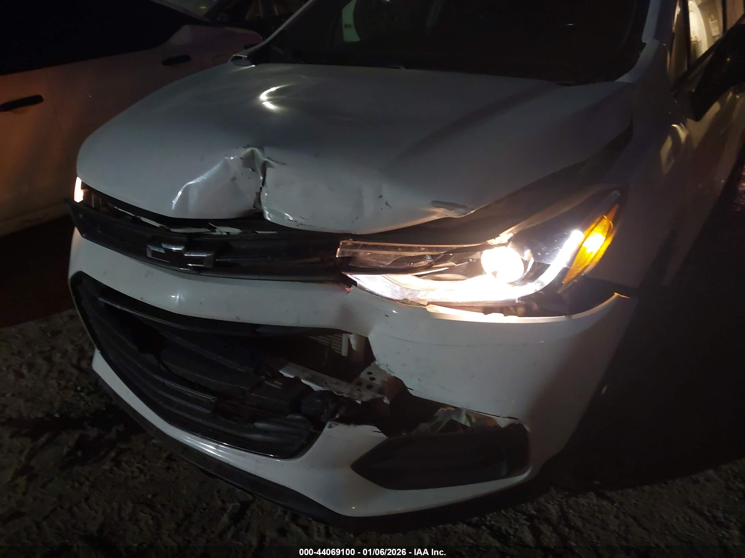CHEVROLET TRAX image 6