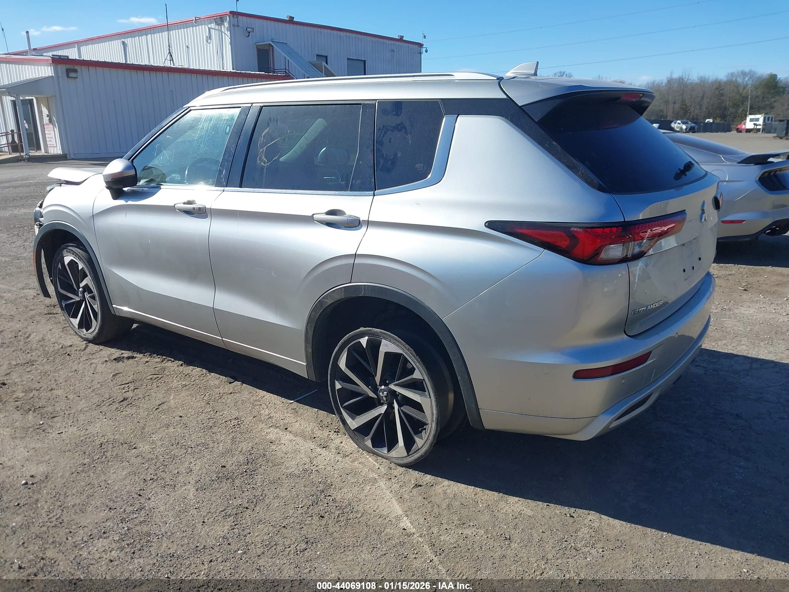 MITSUBISHI OUTLANDER image 3