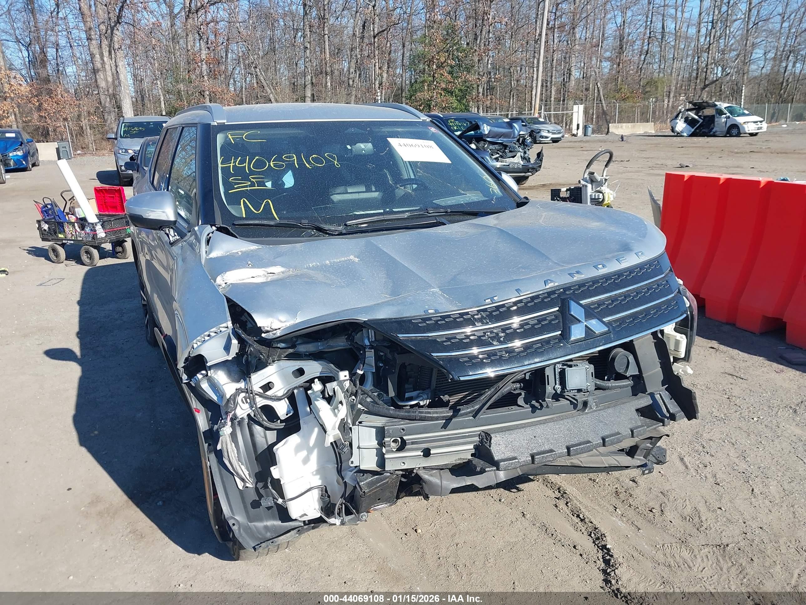 MITSUBISHI OUTLANDER image 6