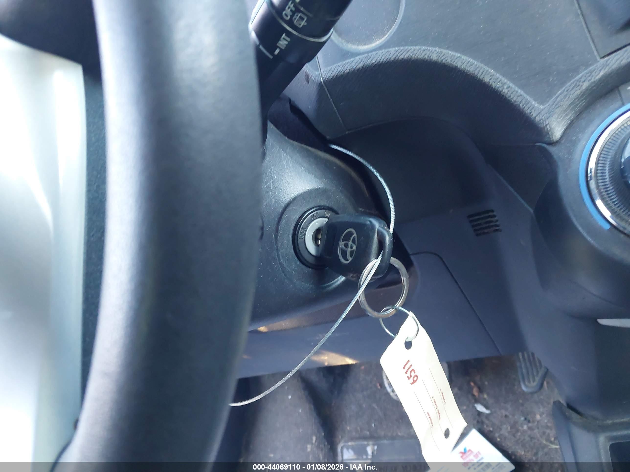 TOYOTA PRIUS image 11