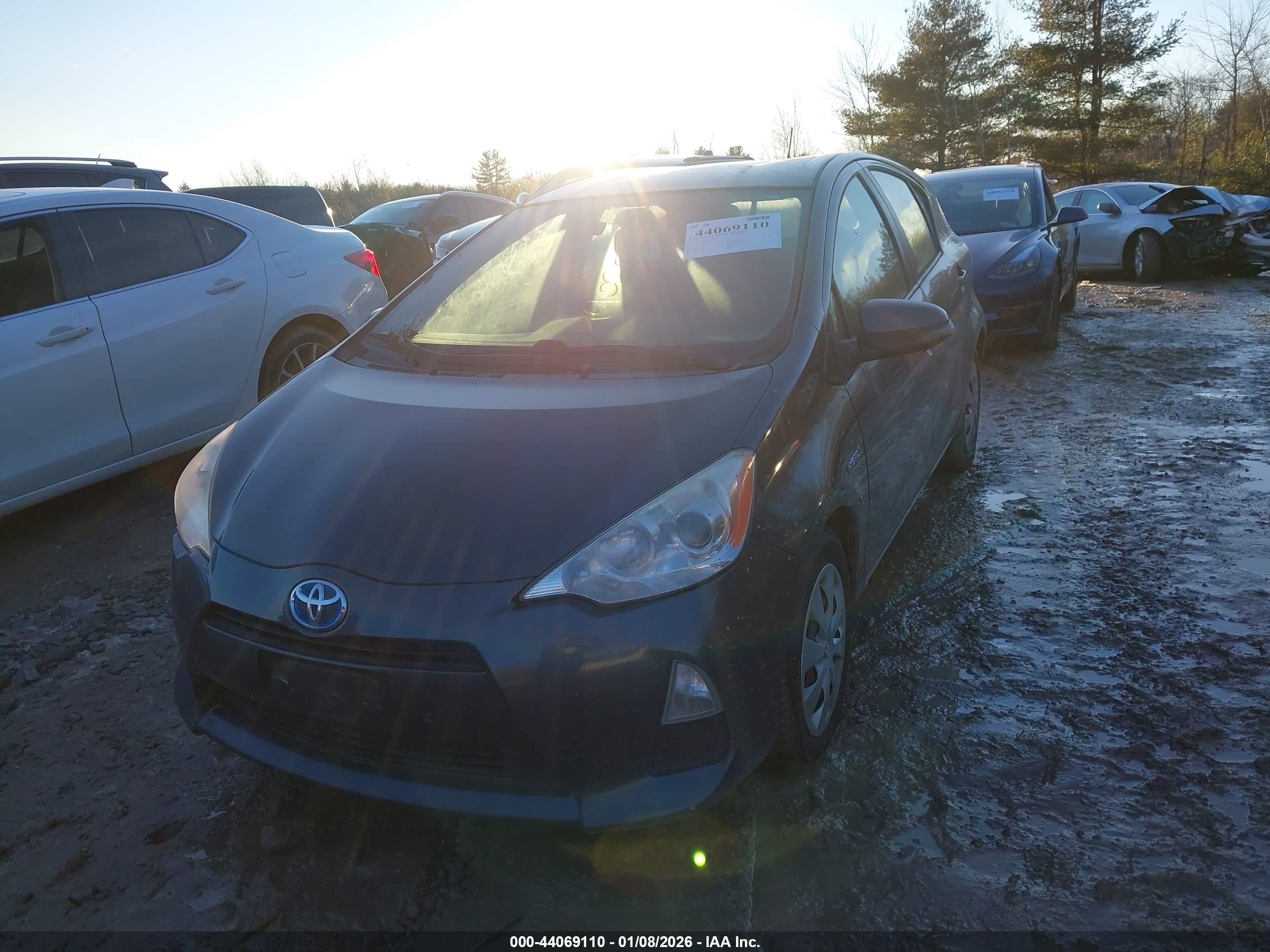TOYOTA PRIUS image 2