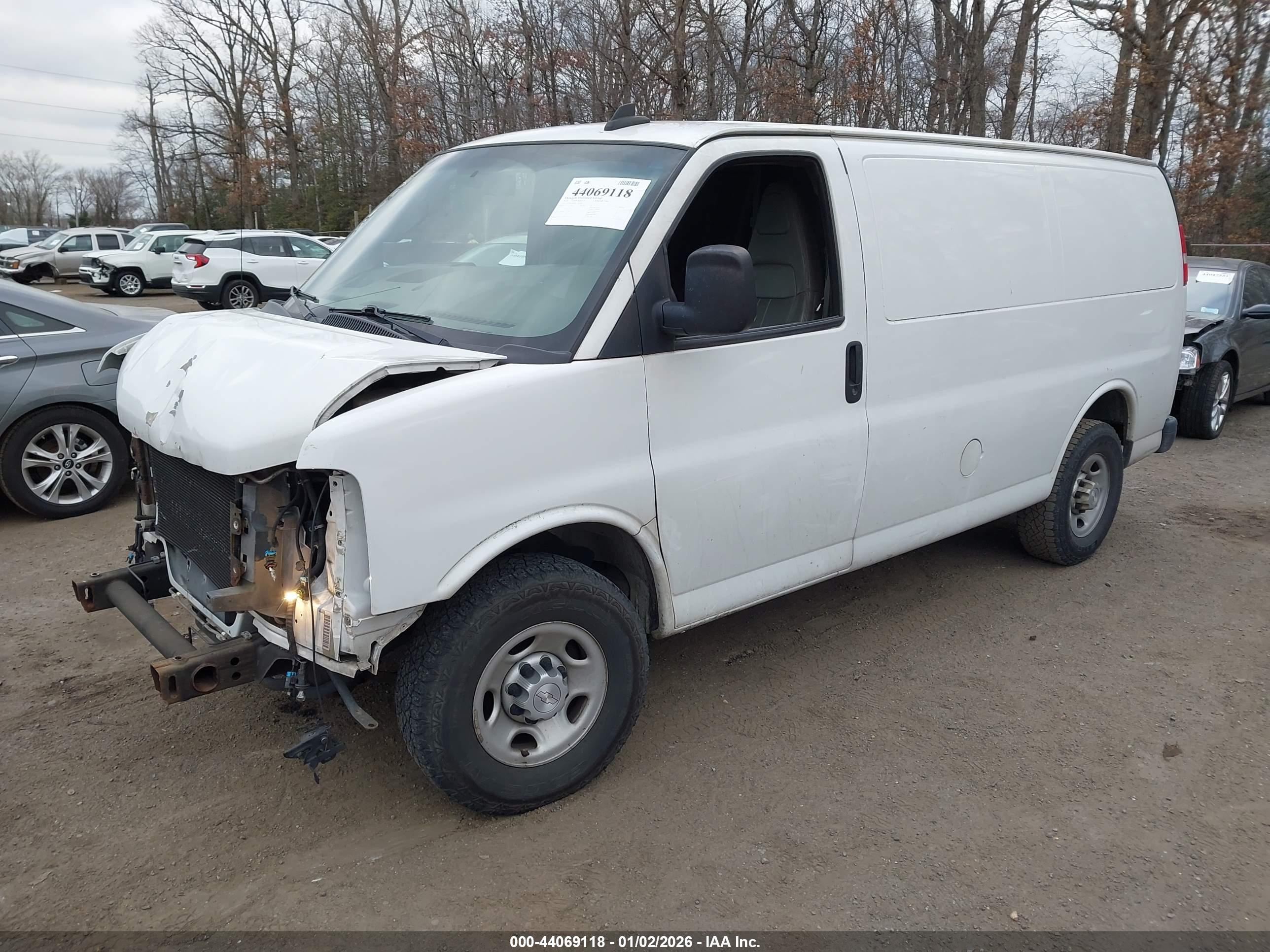 CHEVROLET EXPRESS image 2