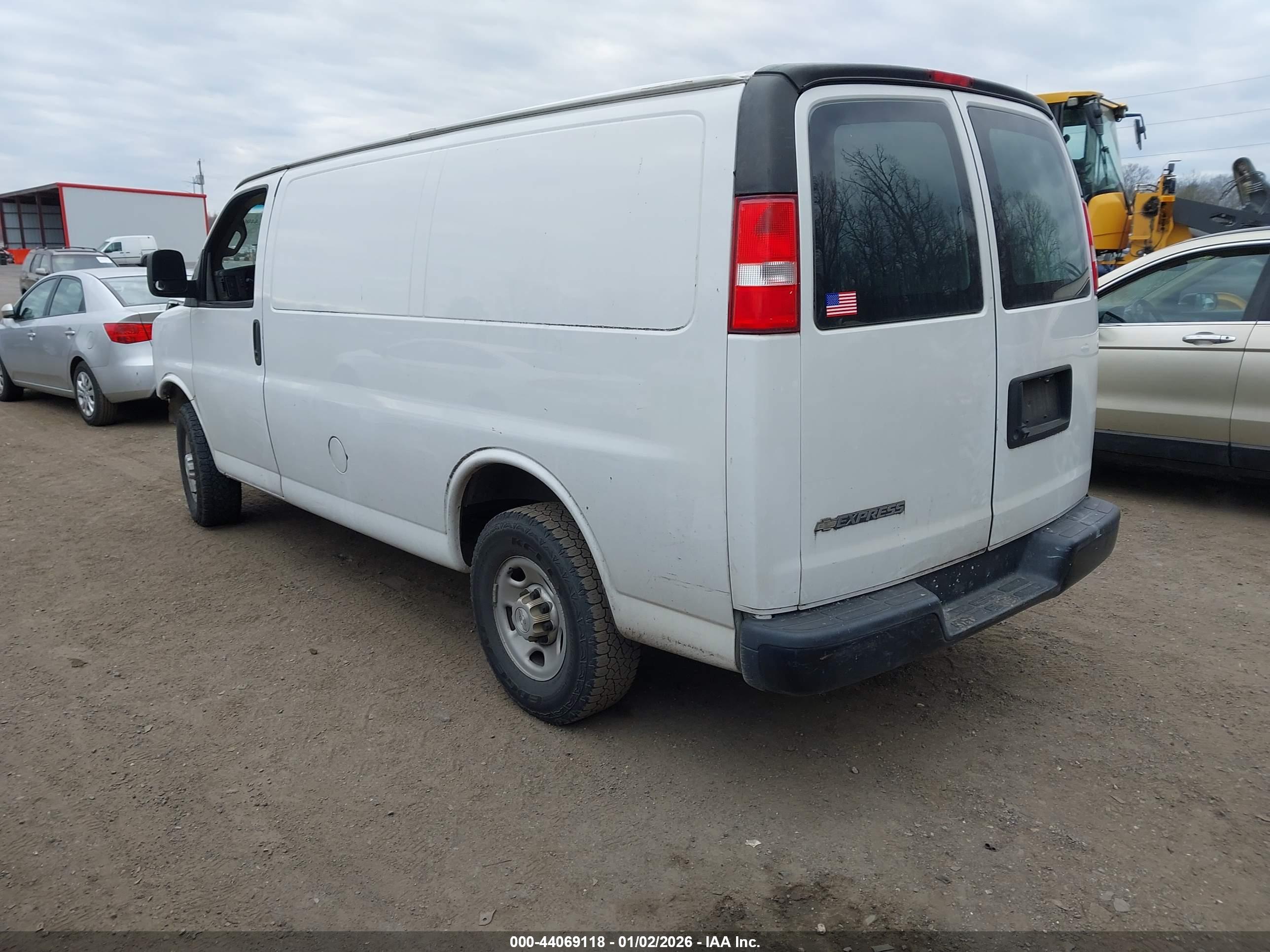 CHEVROLET EXPRESS image 3