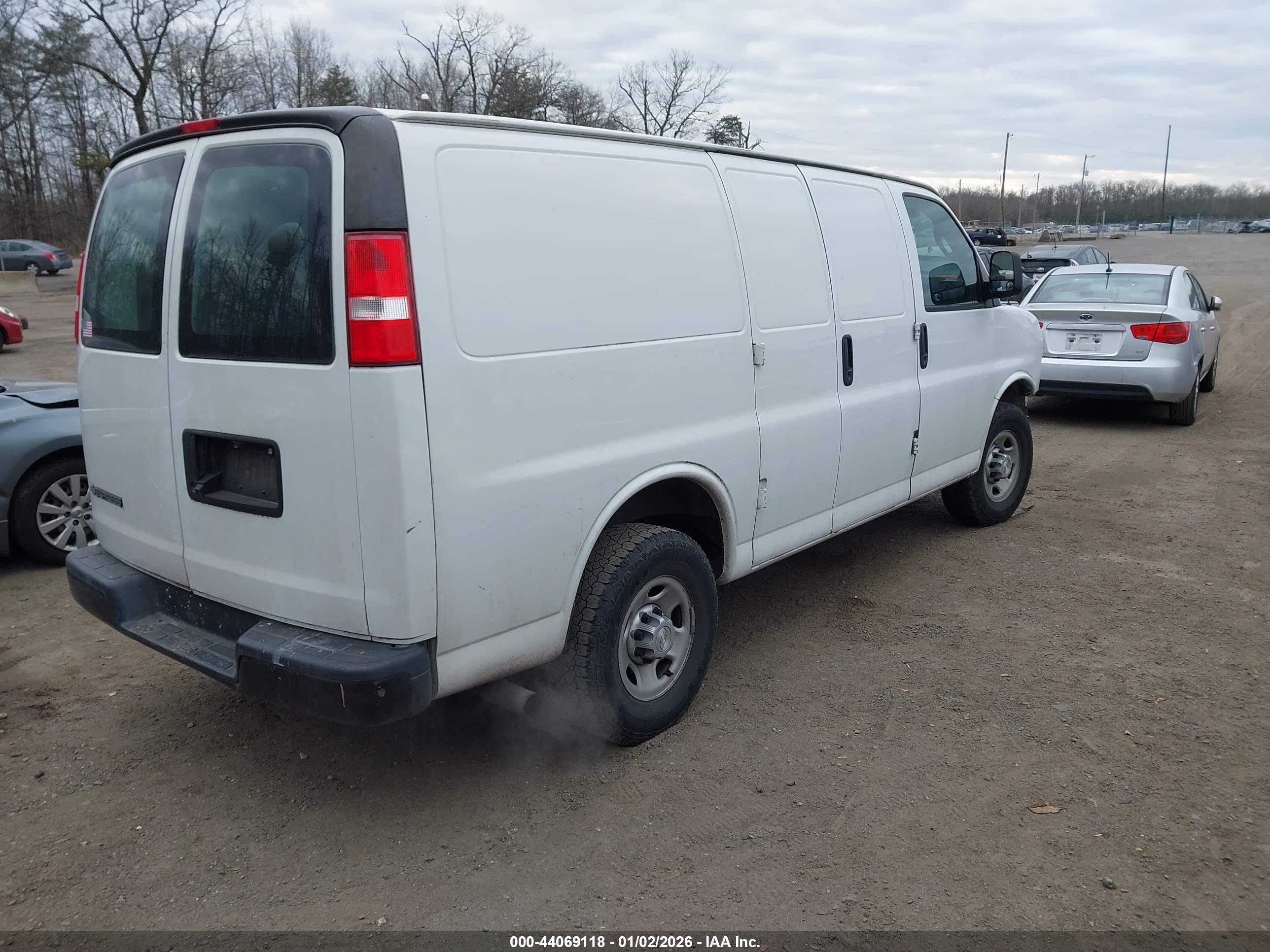 CHEVROLET EXPRESS image 4